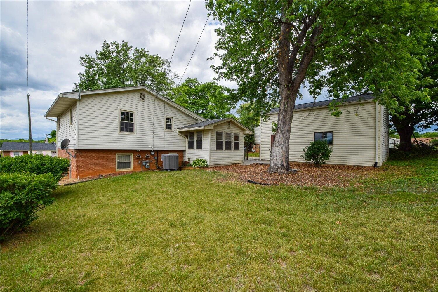 906 Ingleside LN - Photo 26