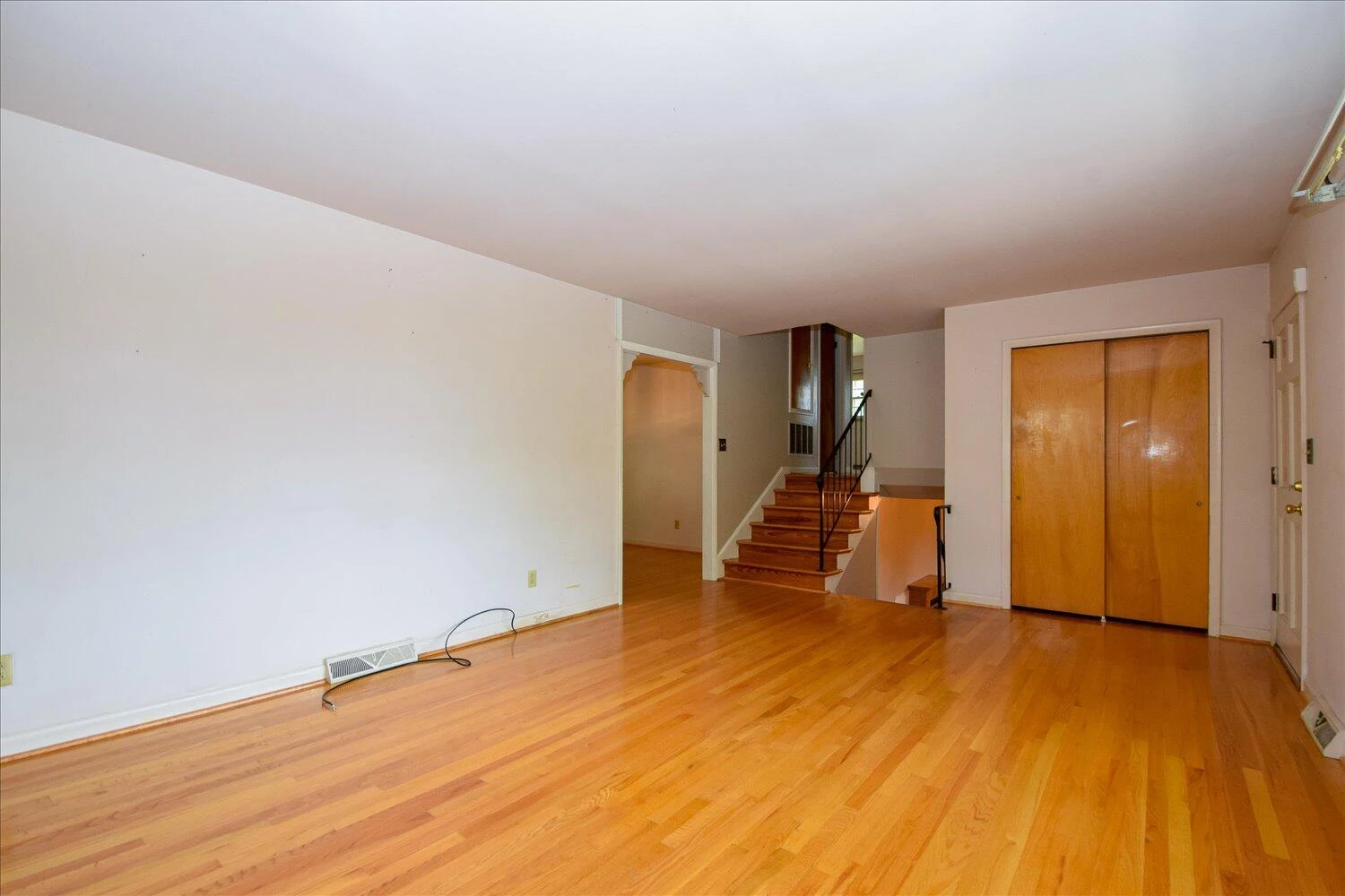 906 Ingleside LN - Photo 6