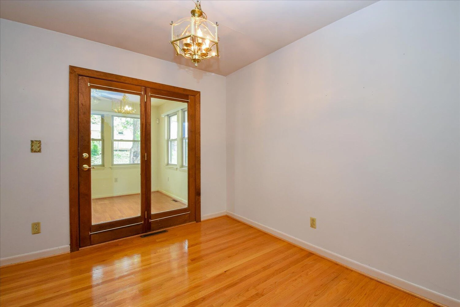 906 Ingleside LN - Photo 7