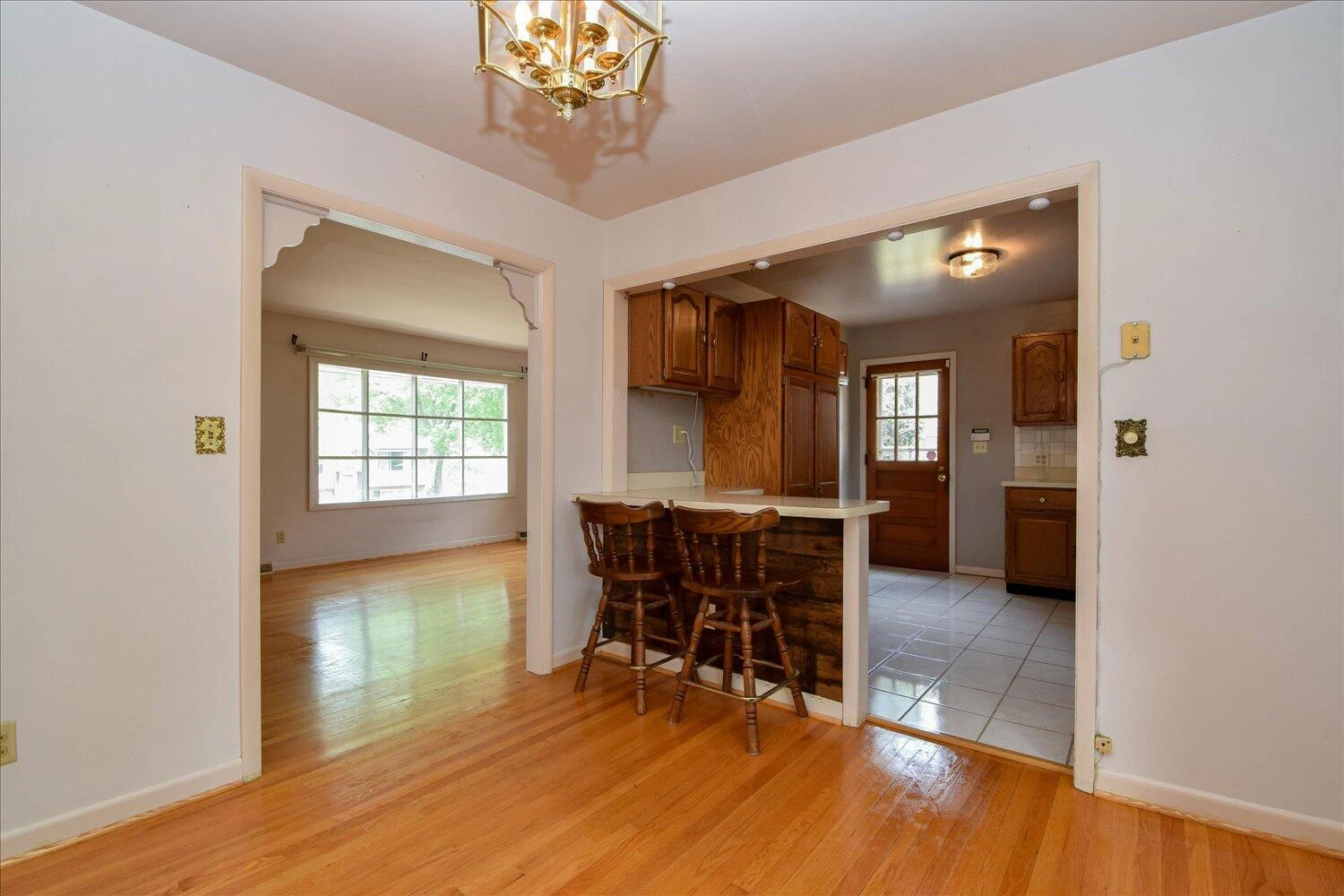 906 Ingleside LN - Photo 8