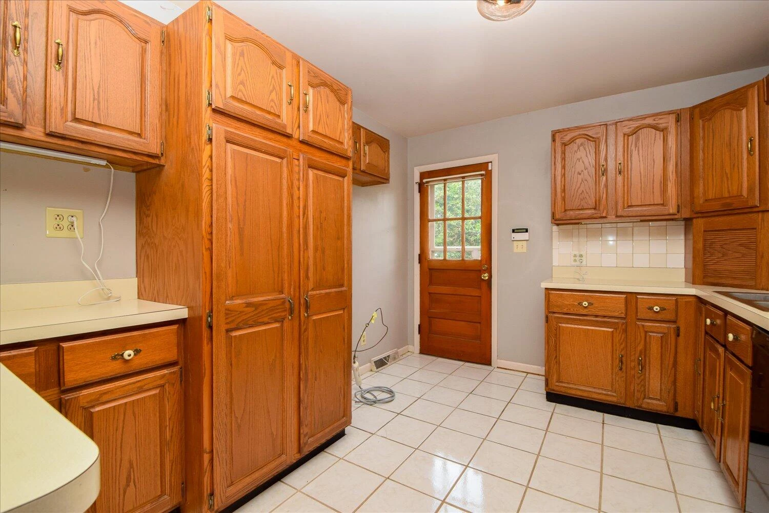 906 Ingleside LN - Photo 10