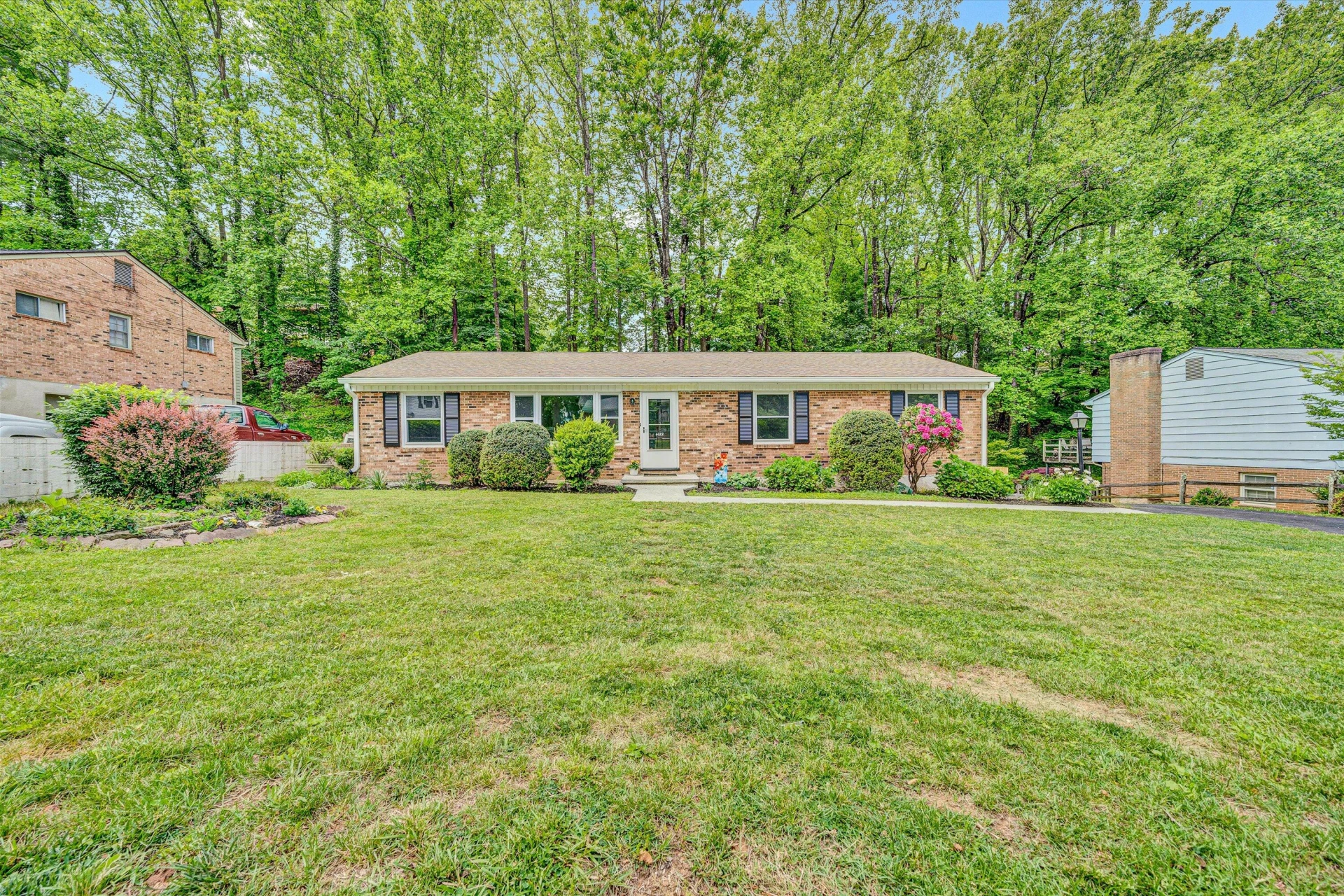 4122 Woodvale DR