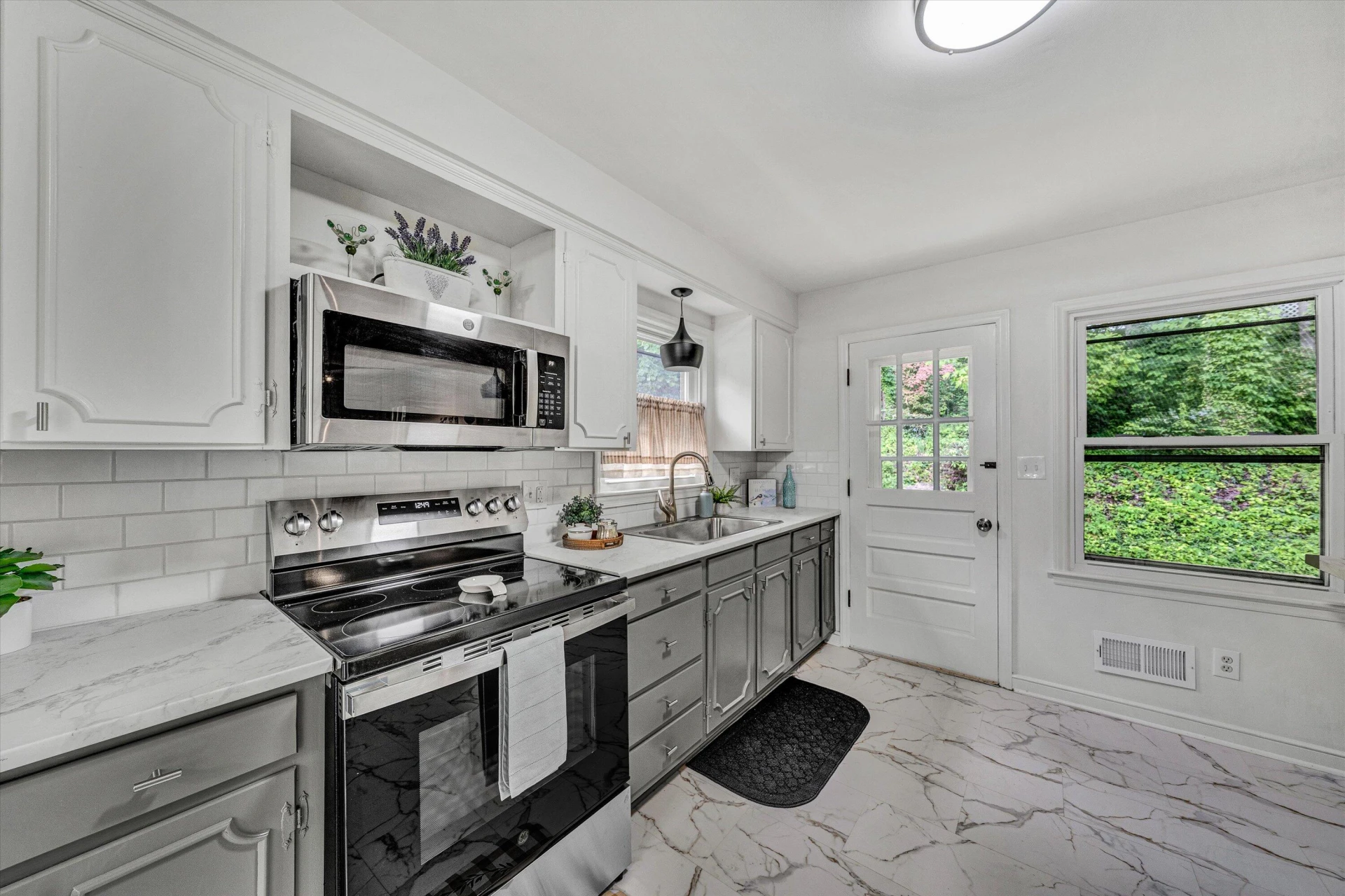 4122 Woodvale DR - Photo 11