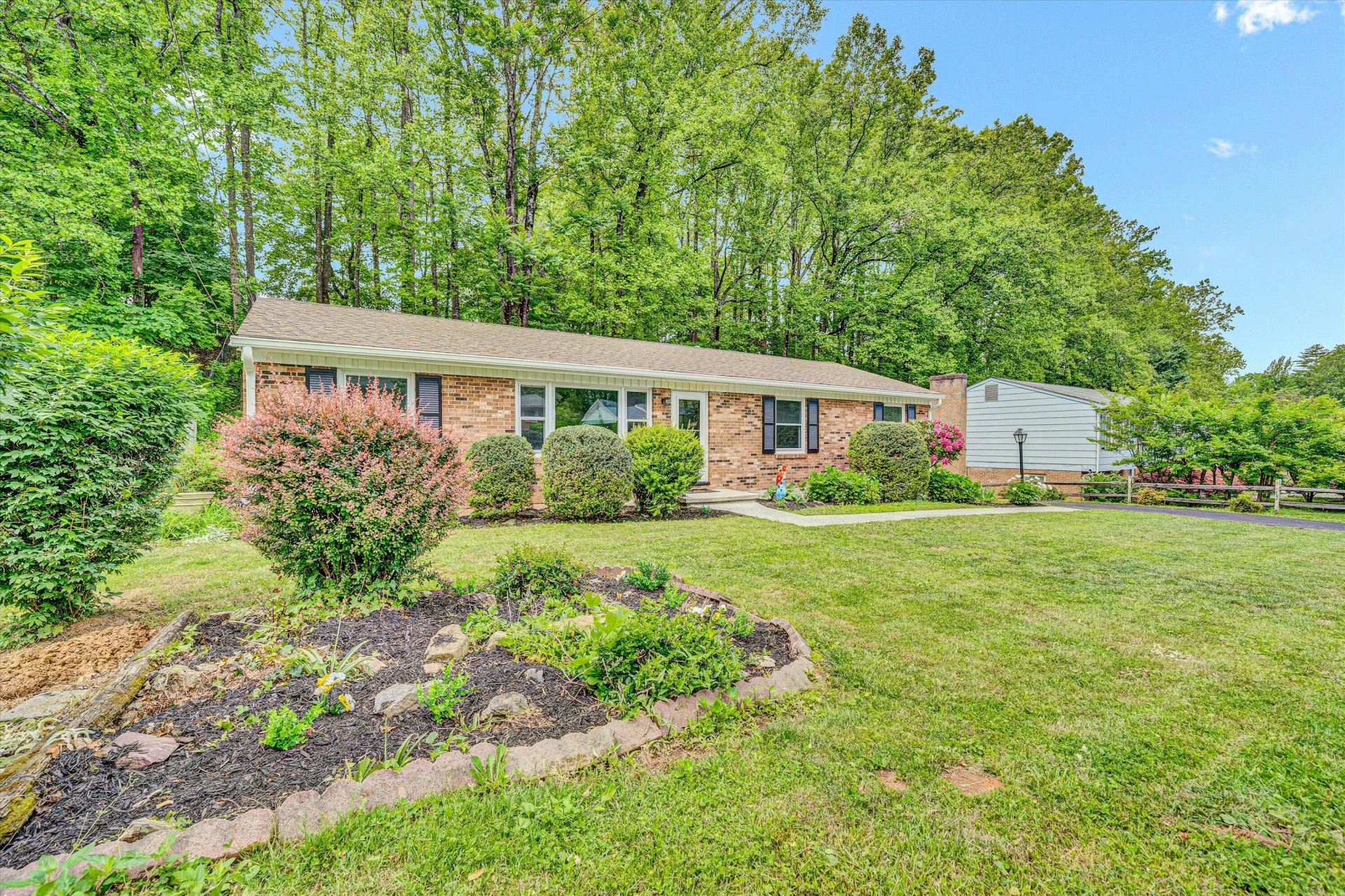 4122 Woodvale DR - Photo 2