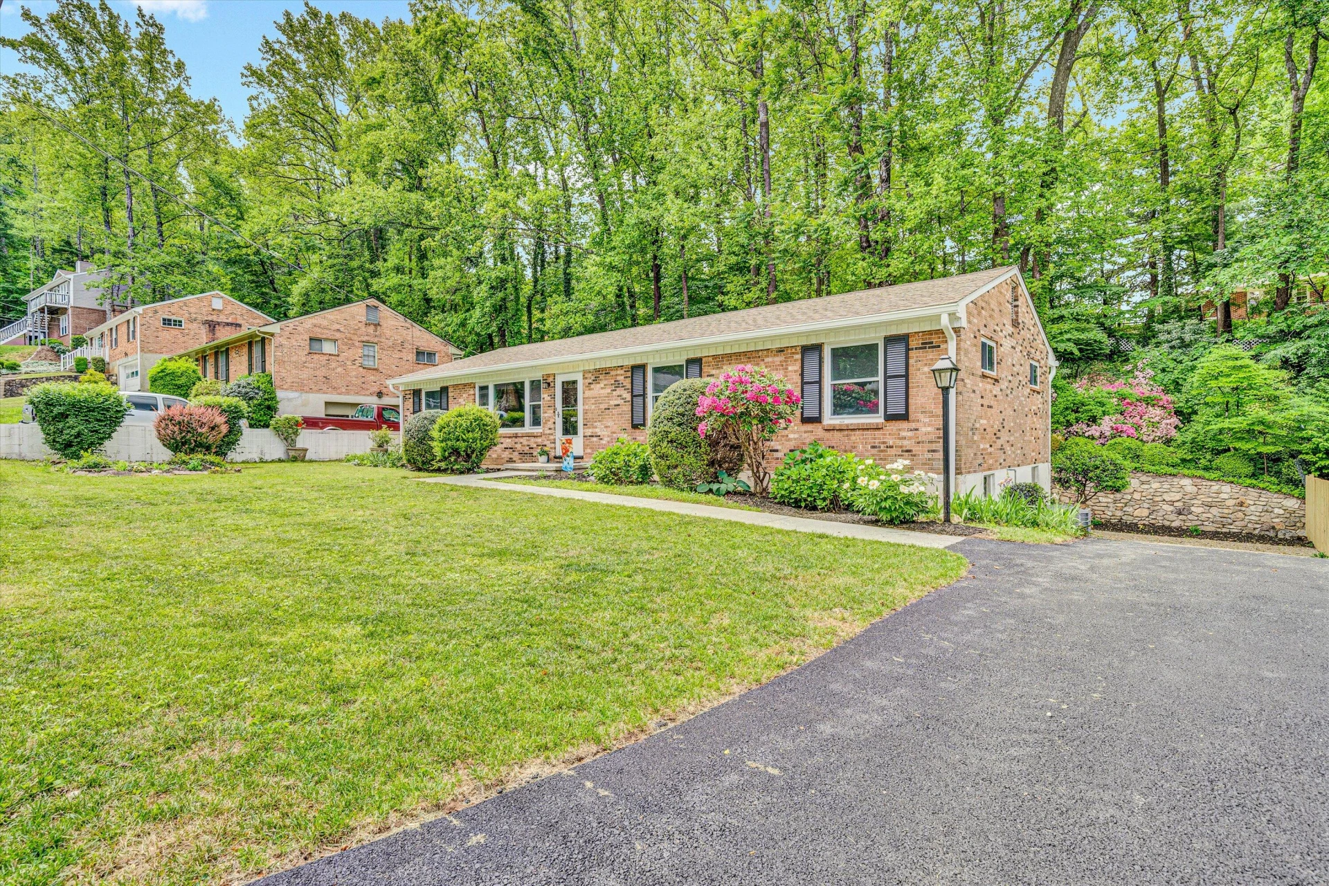4122 Woodvale DR - Photo 3