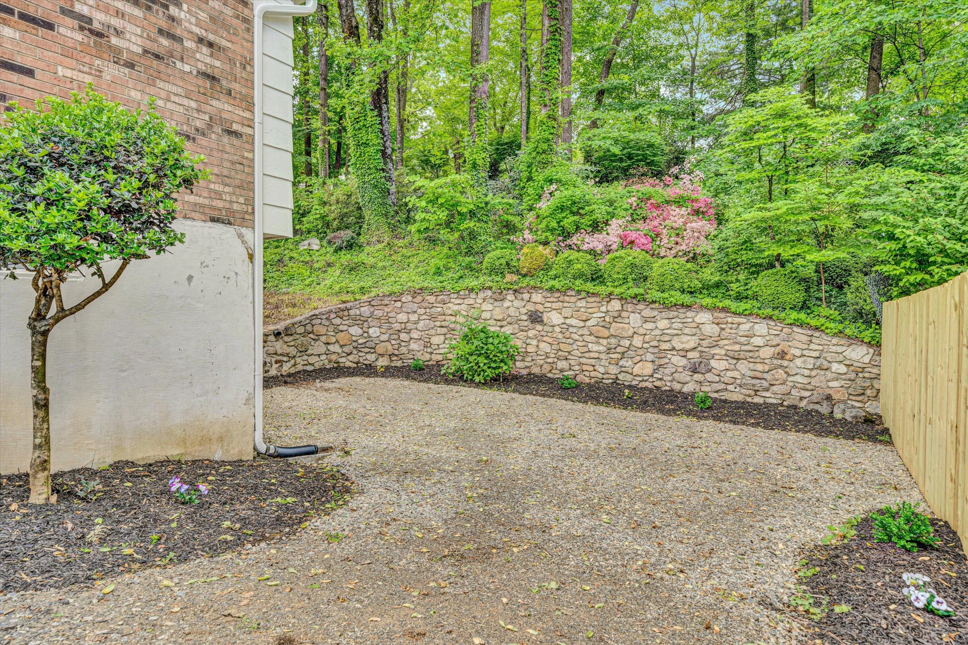 4122 Woodvale DR - Photo 32