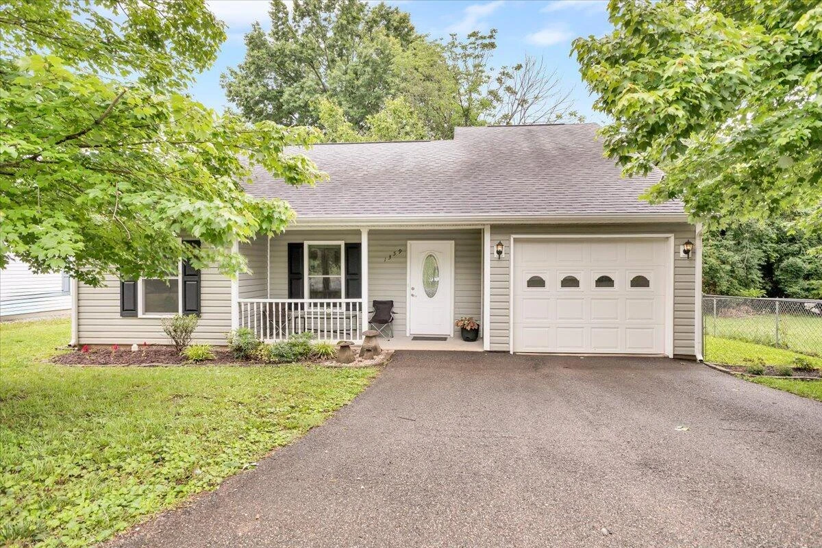 1359 Brooks AVE