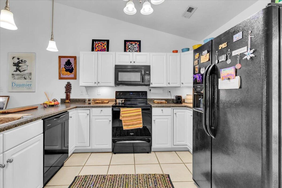 1359 Brooks AVE - Photo 11