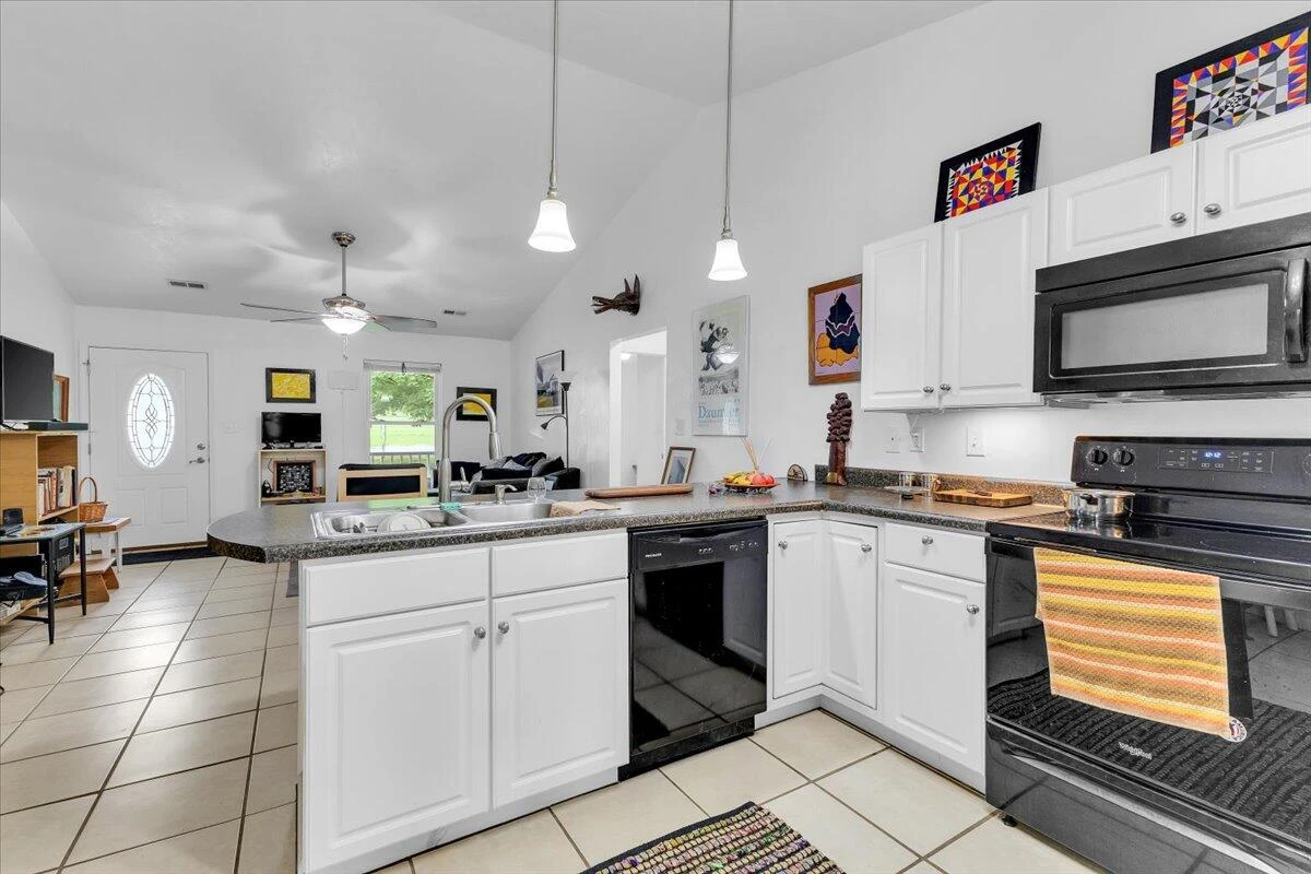 1359 Brooks AVE - Photo 12