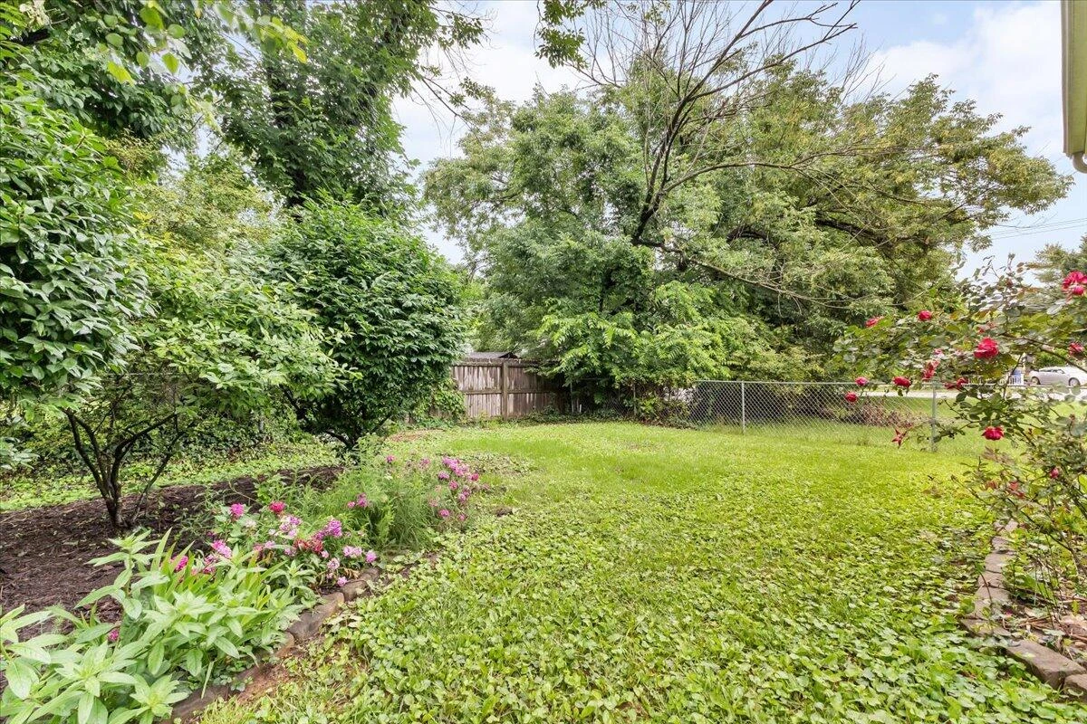 1359 Brooks AVE - Photo 14