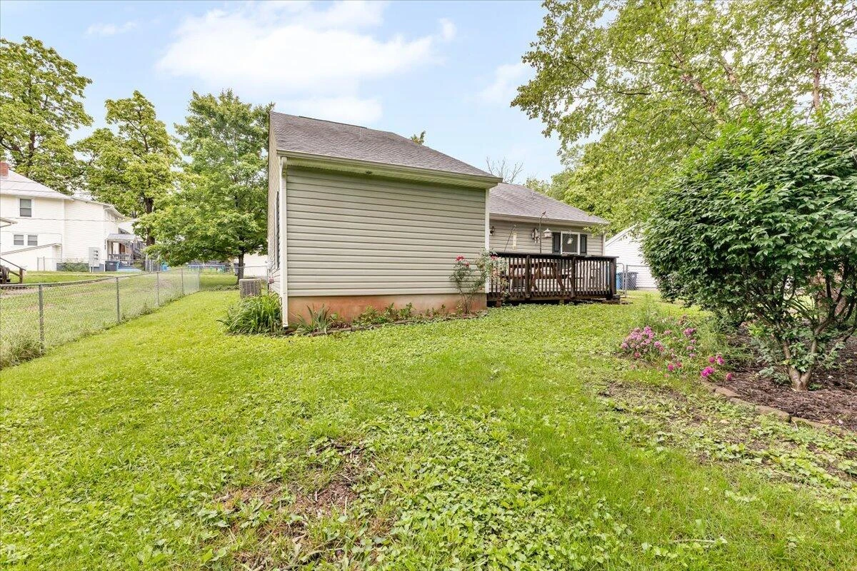 1359 Brooks AVE - Photo 15