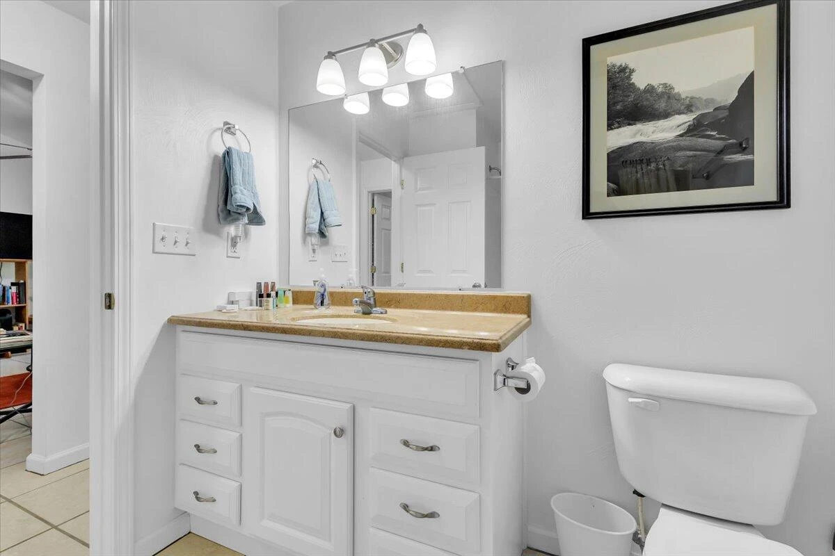 1359 Brooks AVE - Photo 18