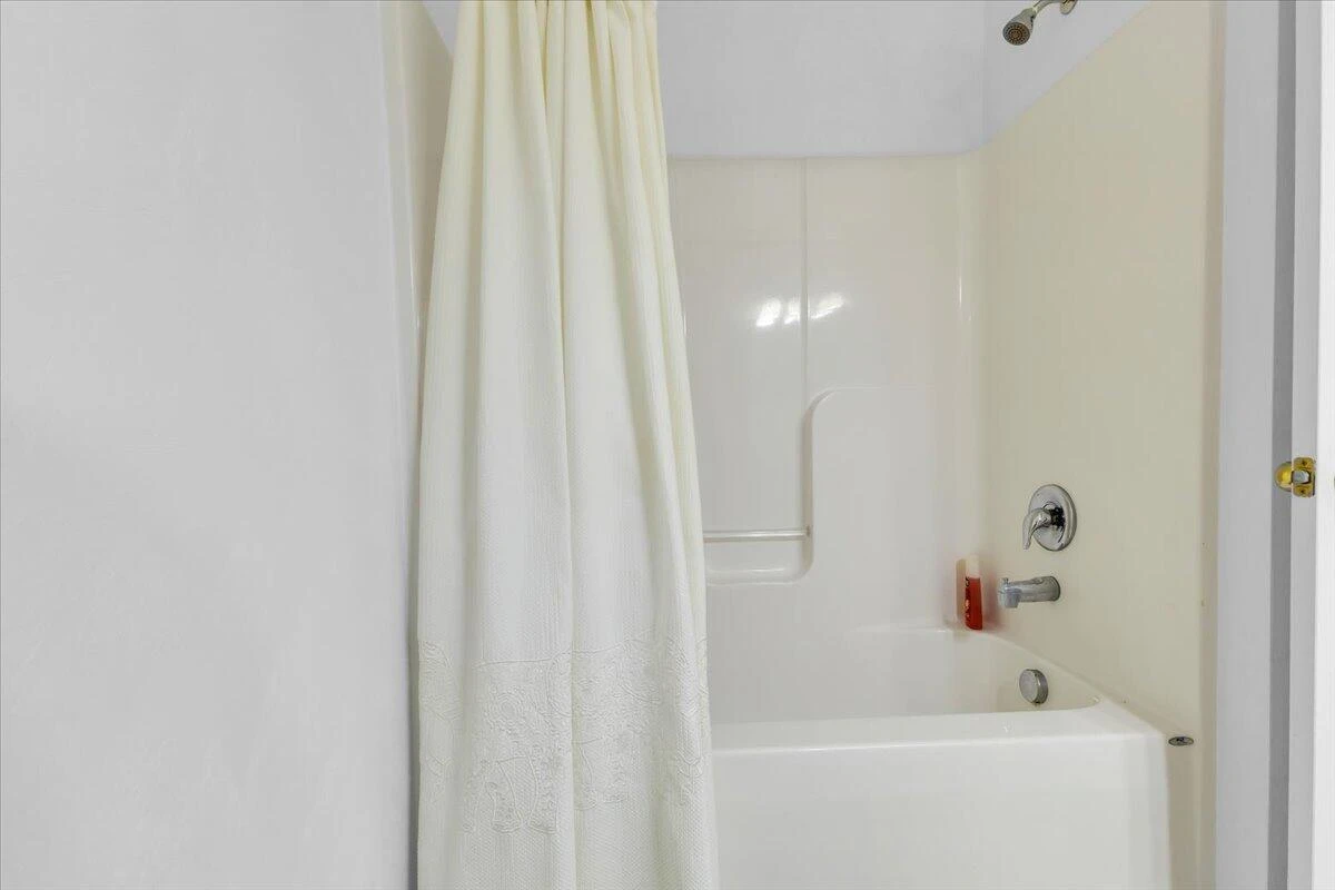 1359 Brooks AVE - Photo 19