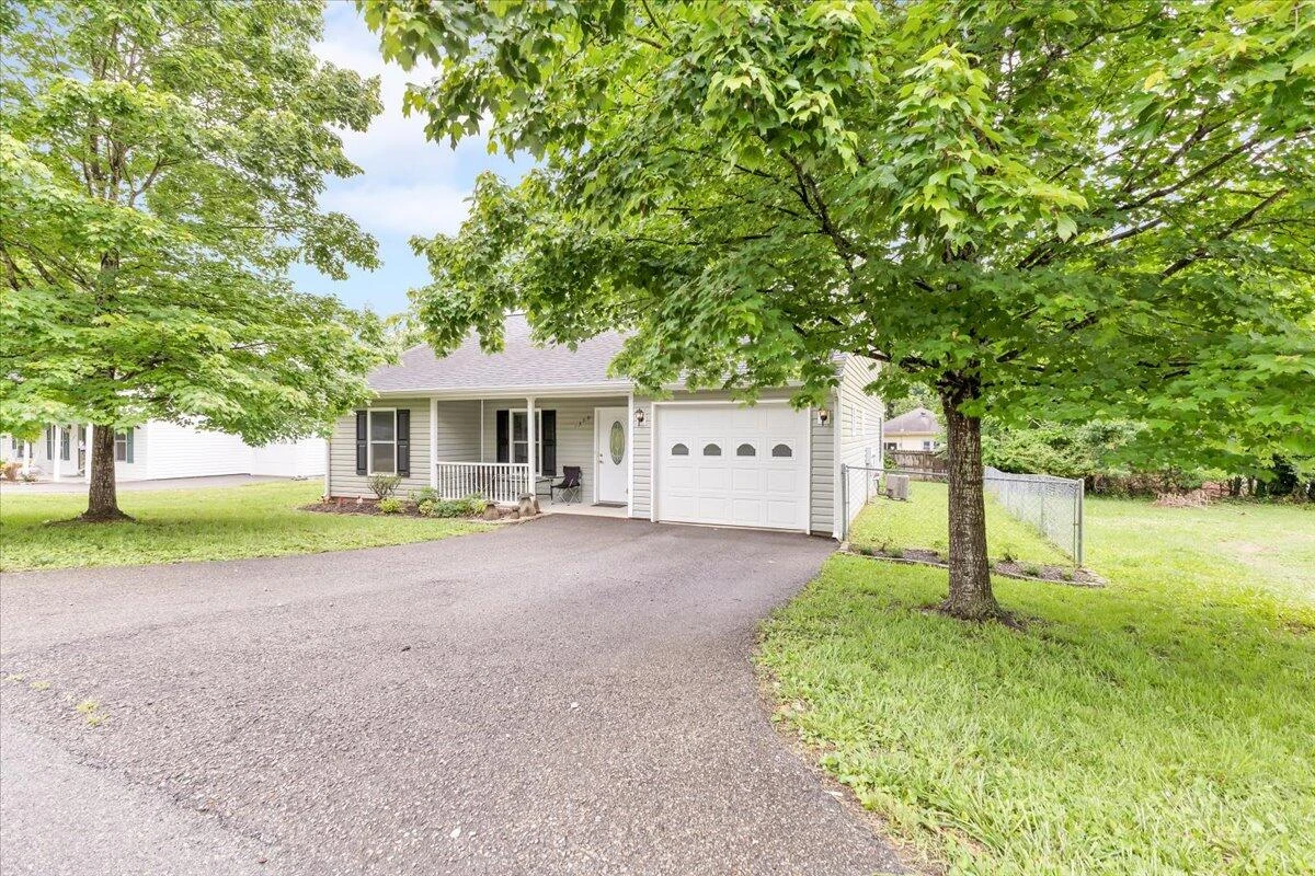 1359 Brooks AVE - Photo 2