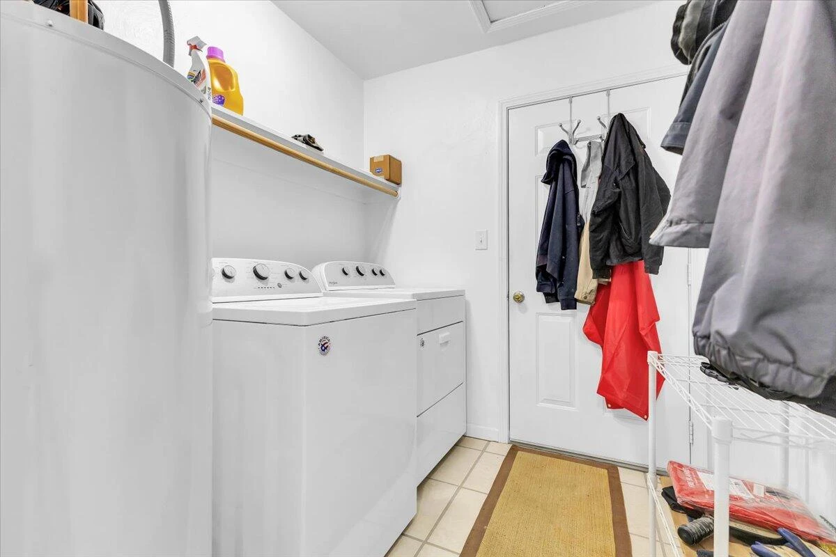 1359 Brooks AVE - Photo 22