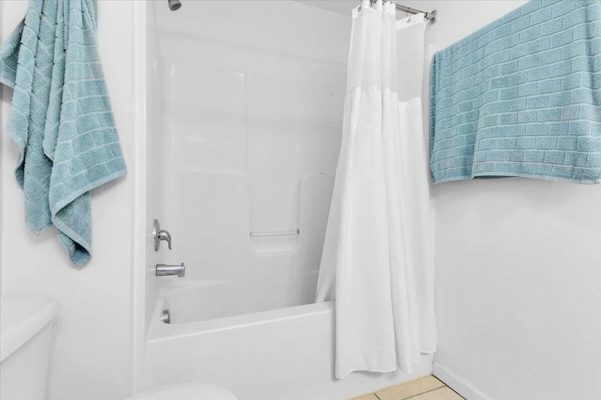 1359 Brooks AVE - Photo 27
