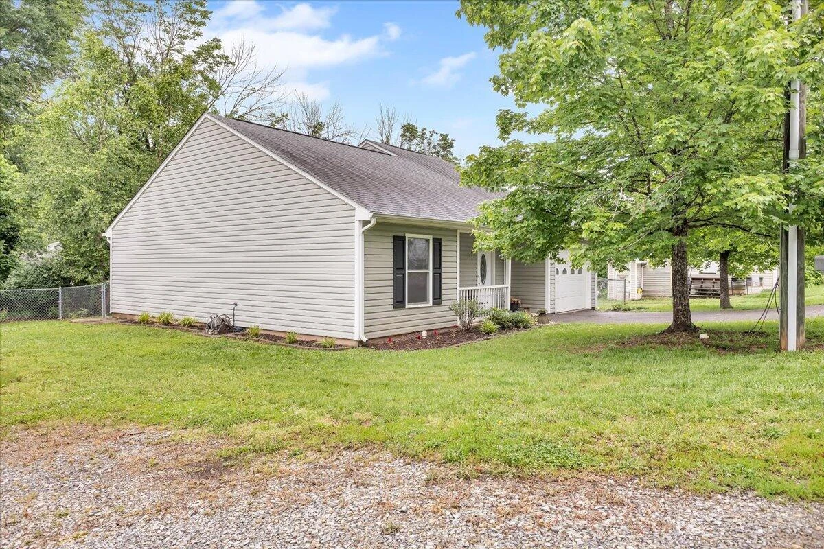 1359 Brooks AVE - Photo 3