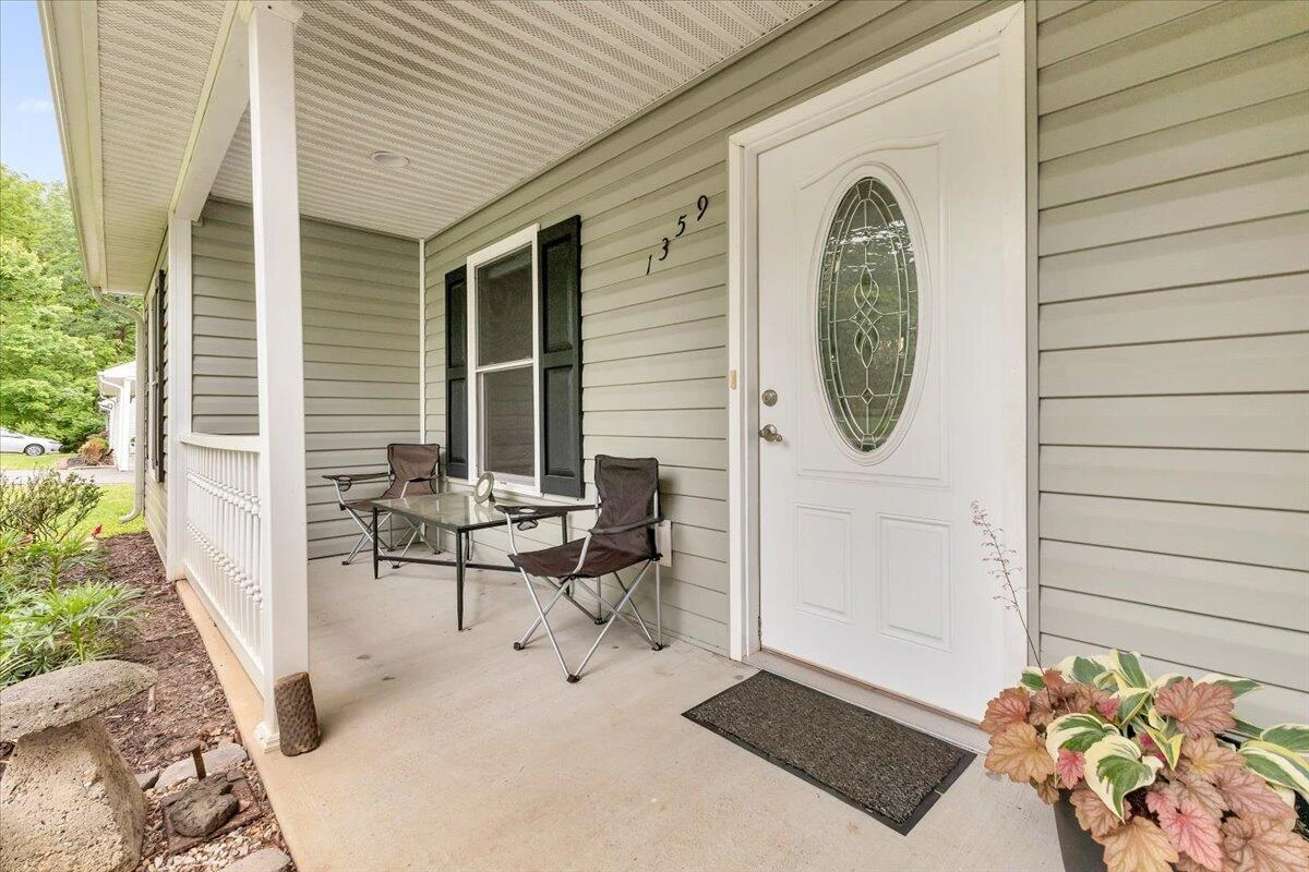 1359 Brooks AVE - Photo 4