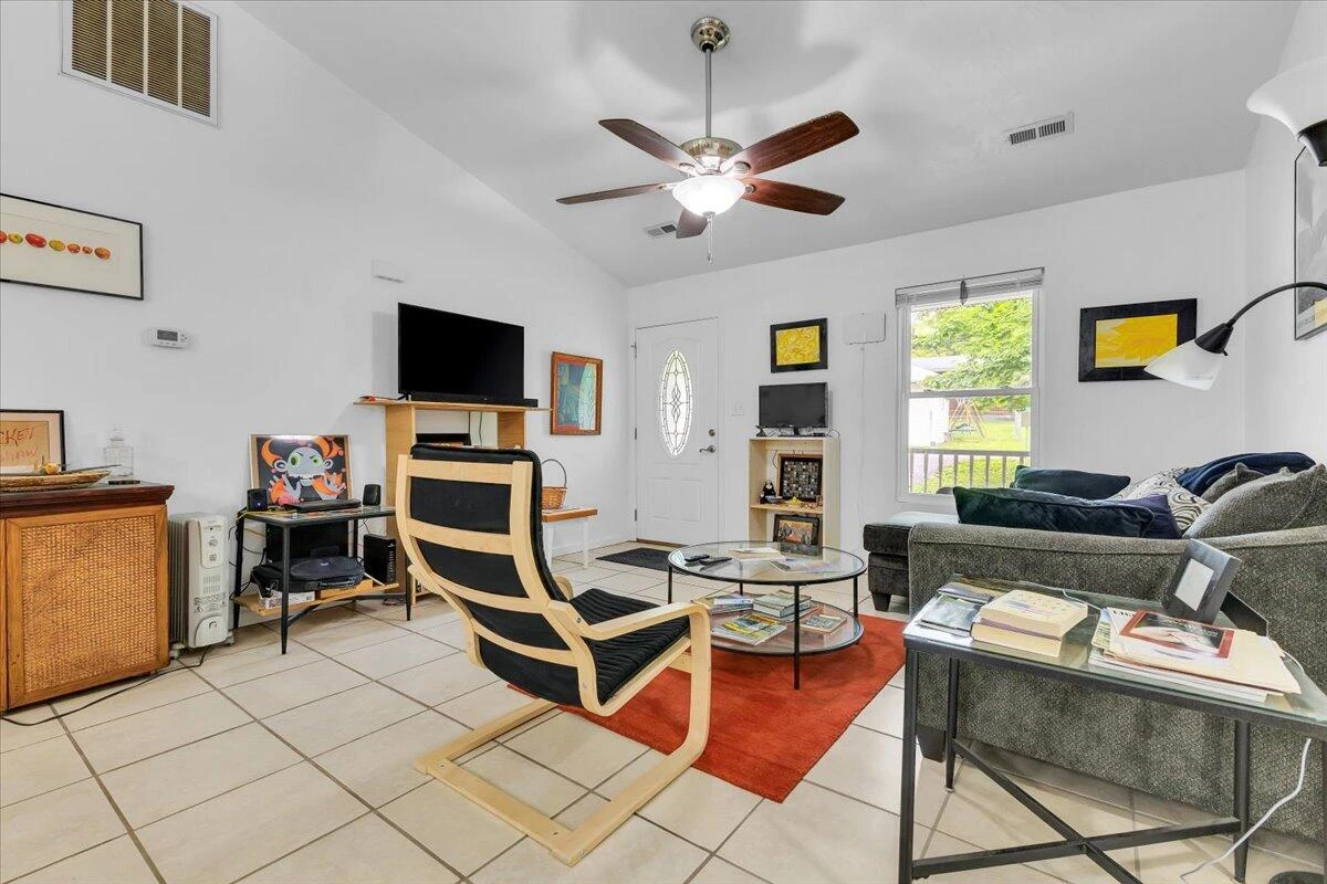1359 Brooks AVE - Photo 7