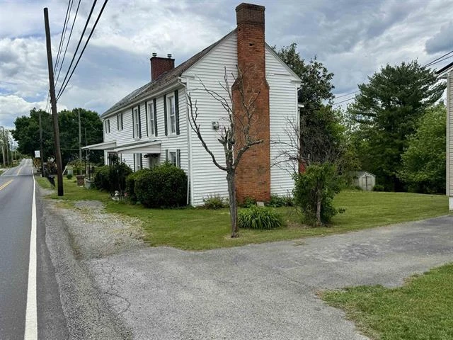 5255 Wilderness RD - Photo 3