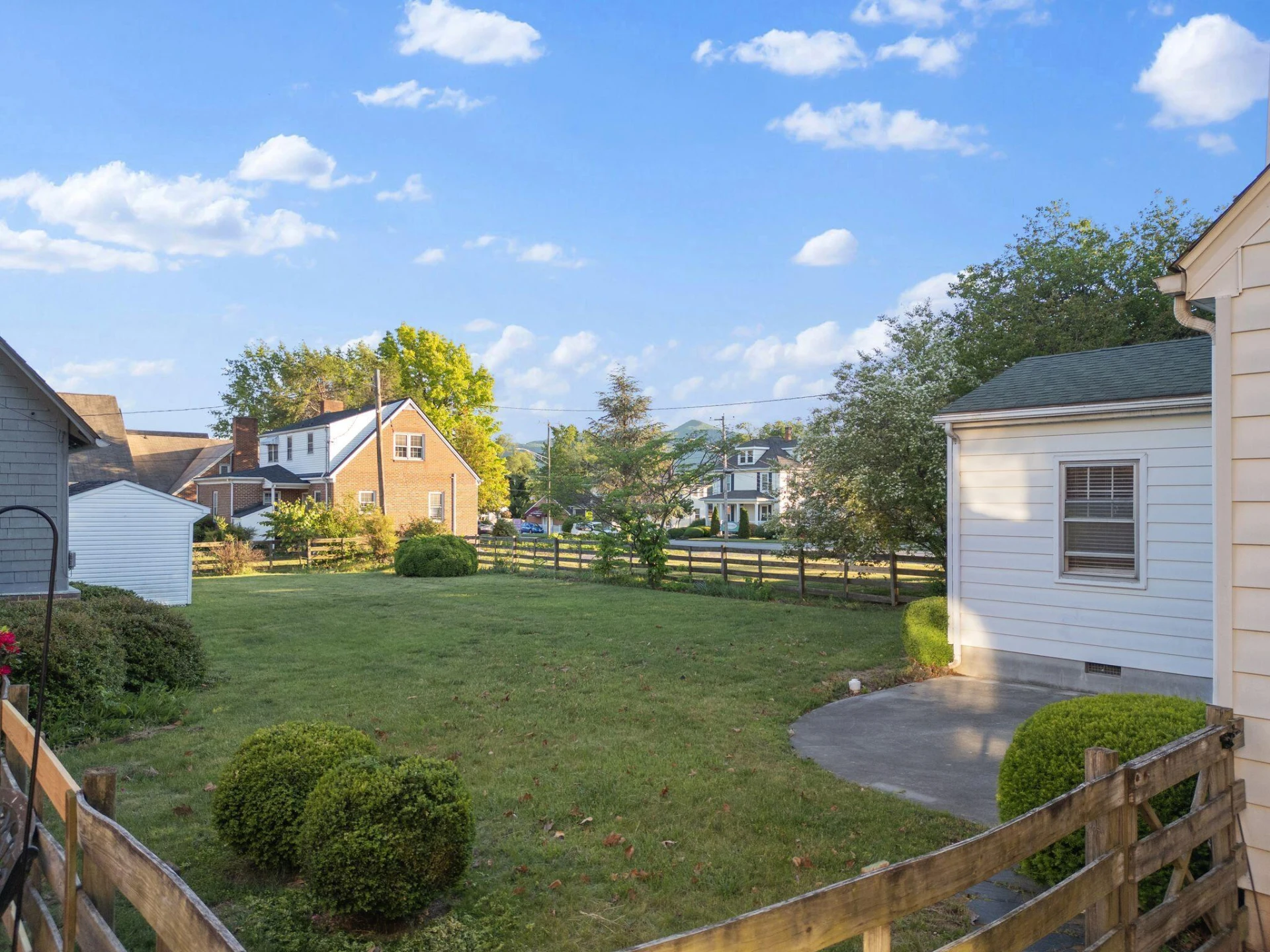 306 2nd ST - Photo 9
