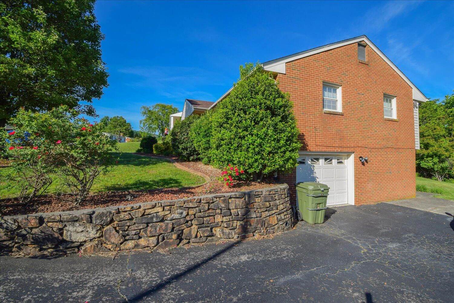 2245 Karen DR - Photo 25