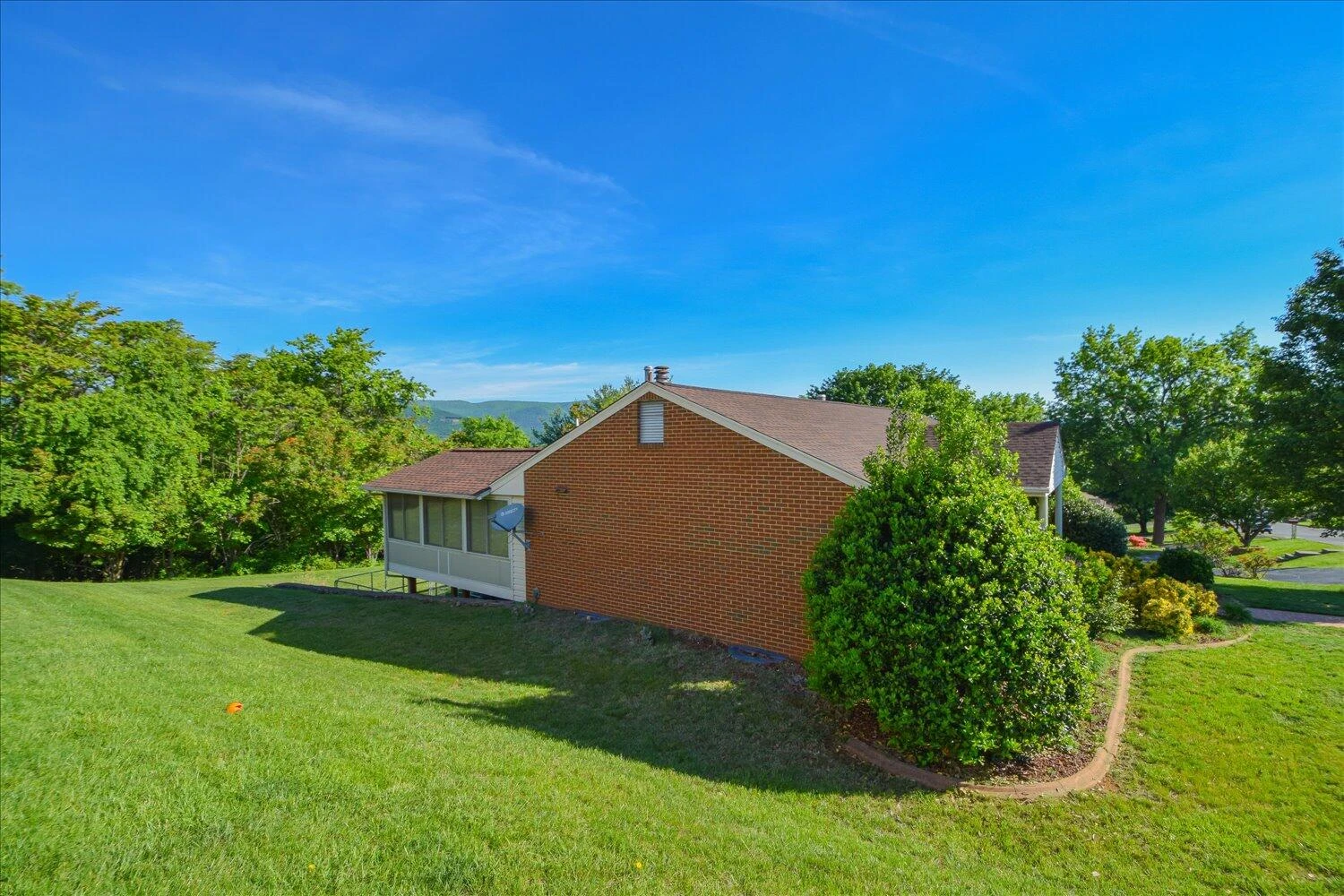 2245 Karen DR - Photo 26