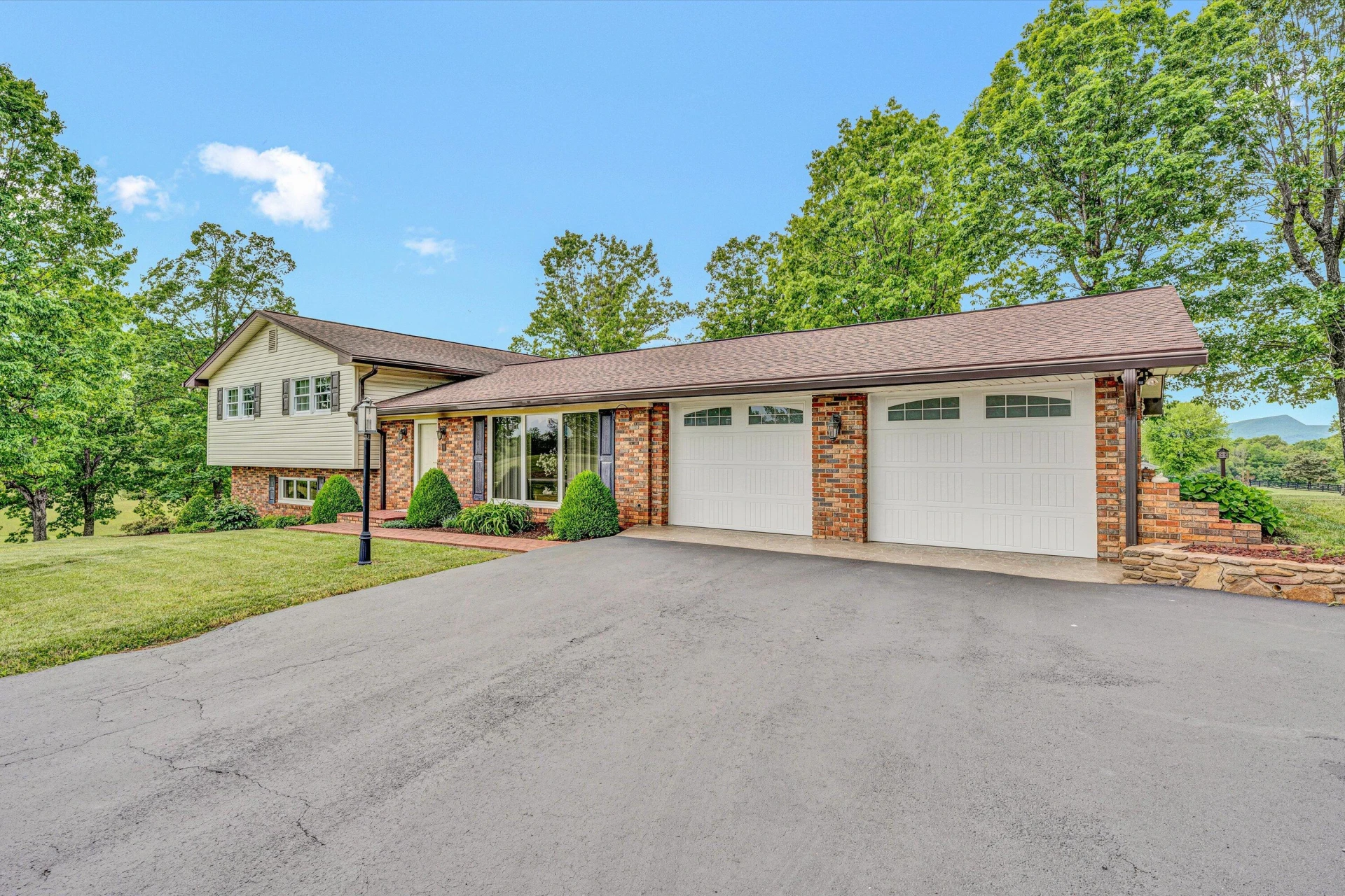 3229 Morgans Mill RD - Photo 2