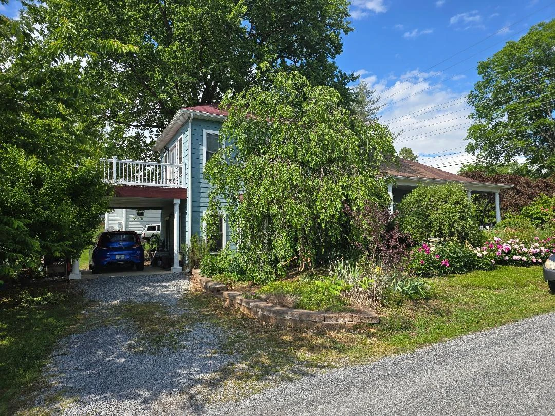 322 2nd ST - Photo 2
