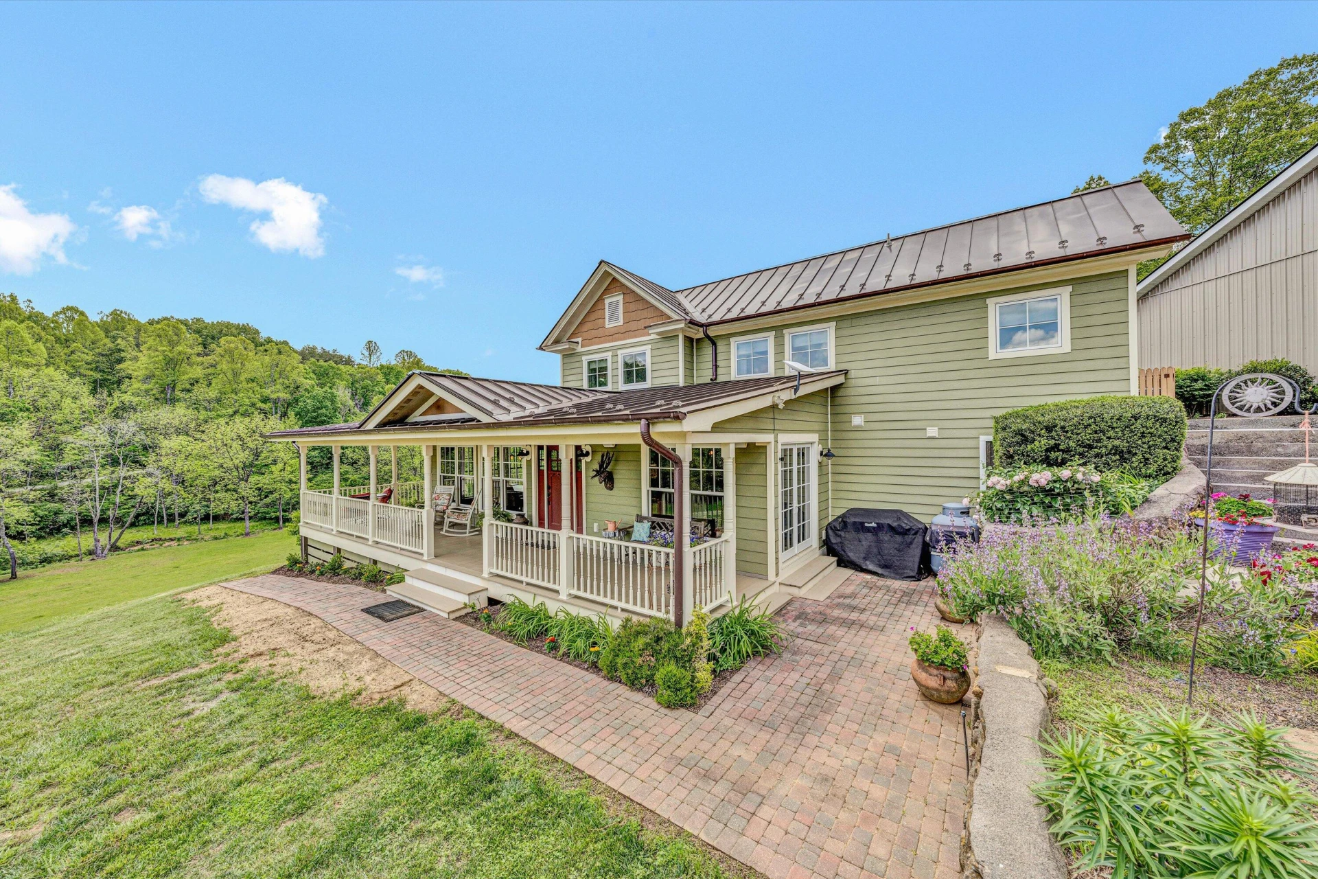 1045 Wooded Acres DR - Photo 13
