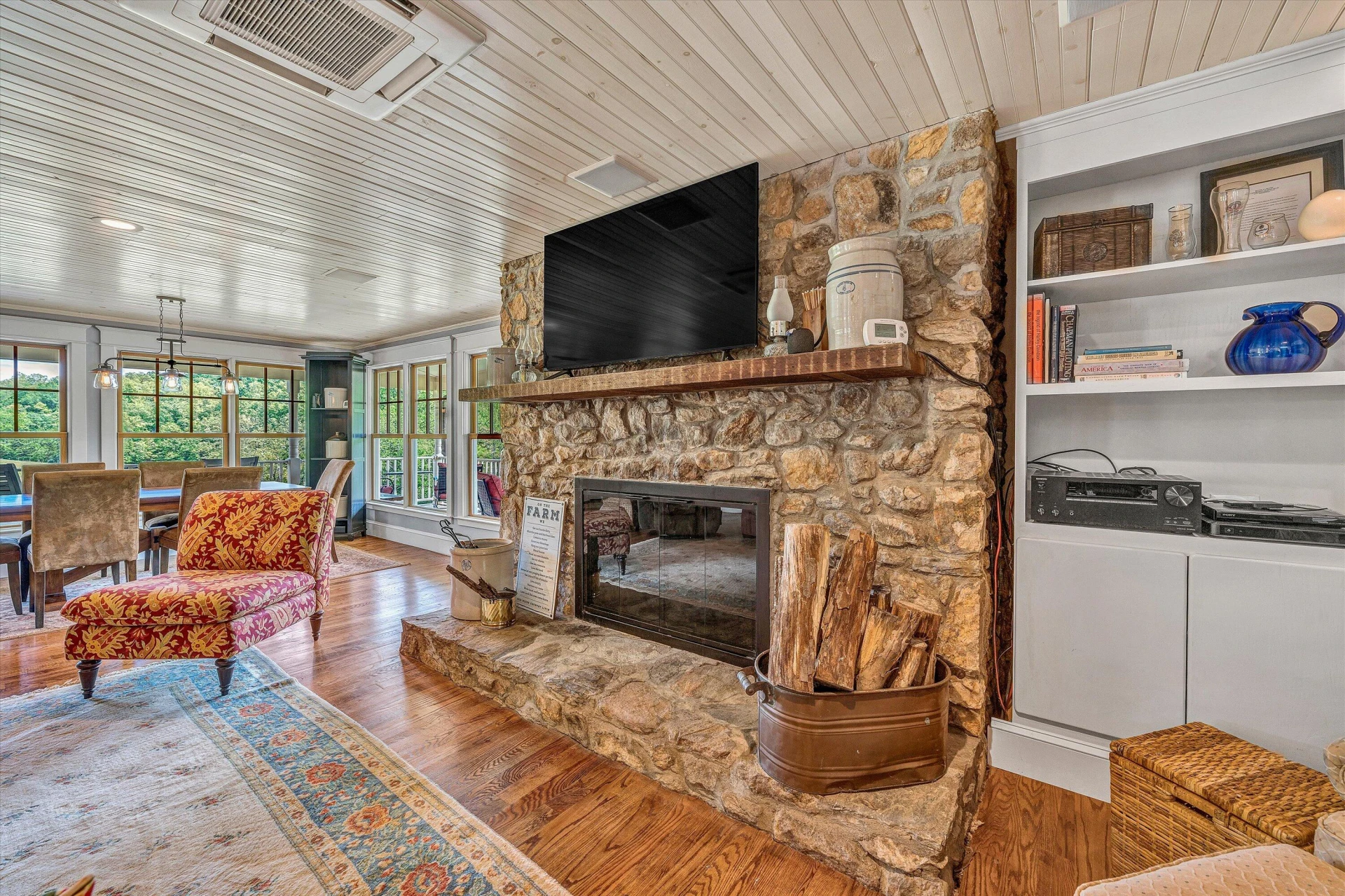 1045 Wooded Acres DR - Photo 21