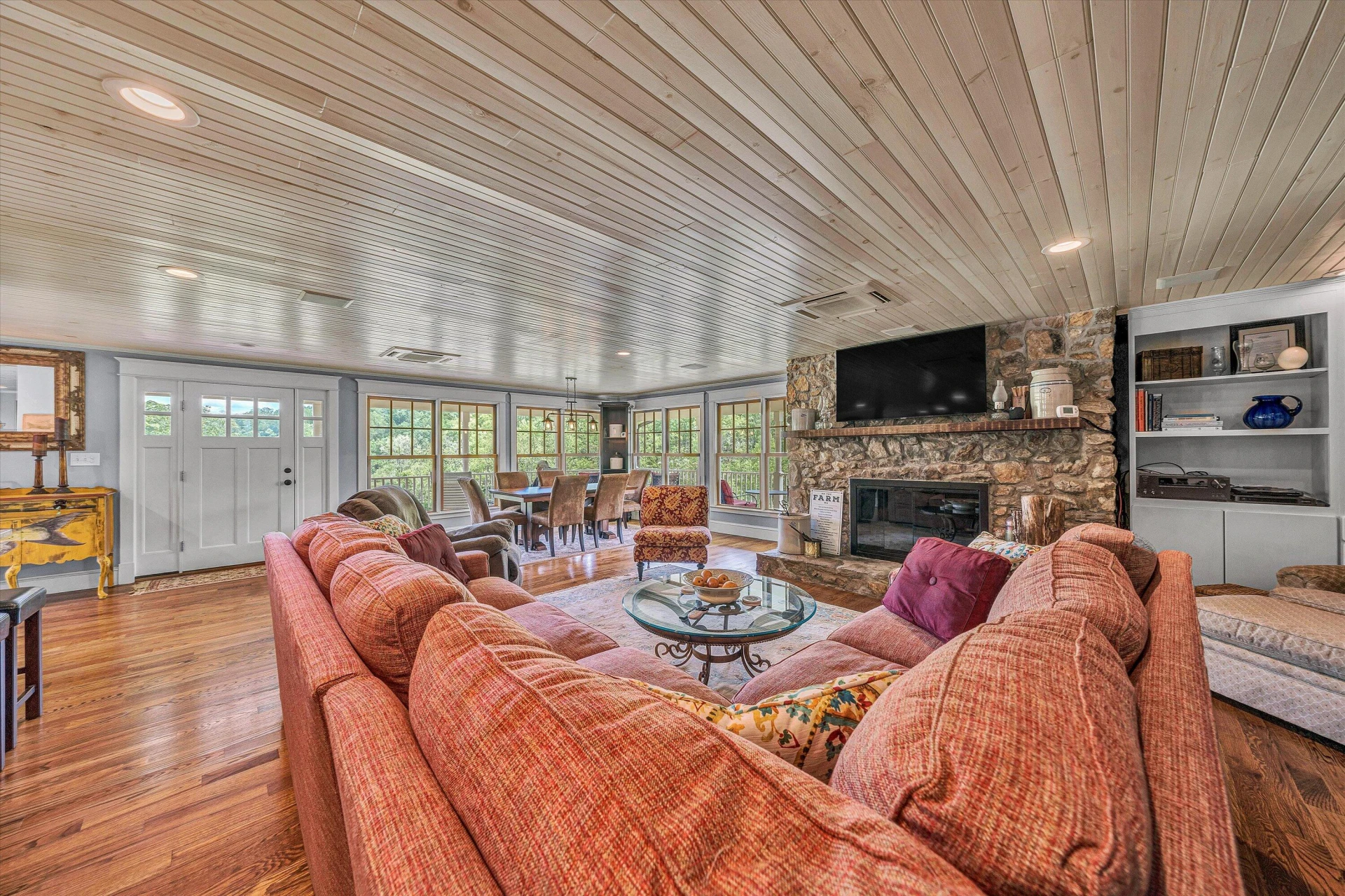 1045 Wooded Acres DR - Photo 24