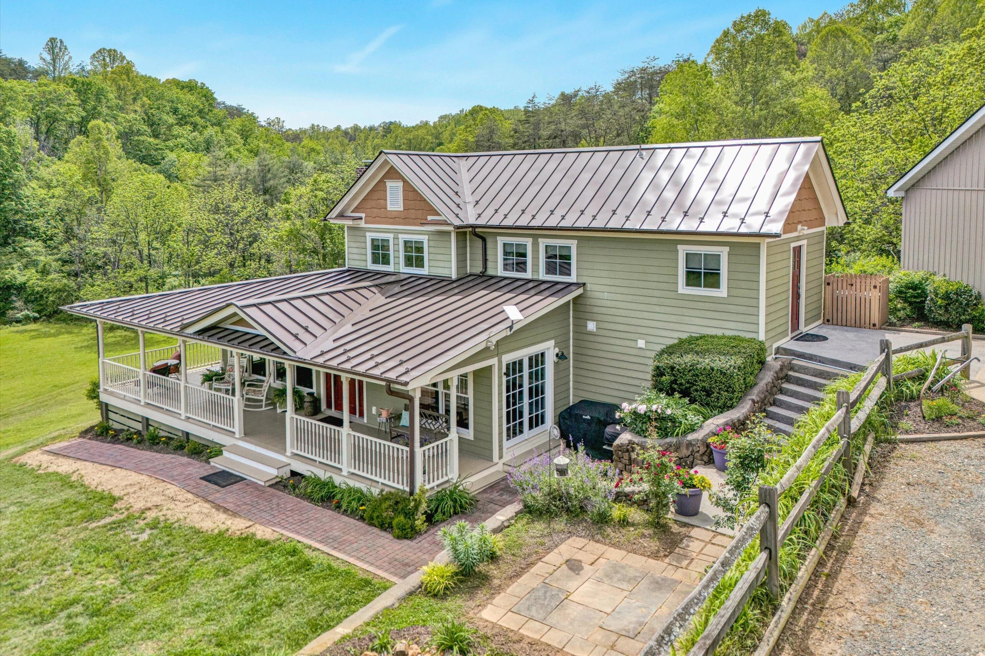 1045 Wooded Acres DR - Photo 5