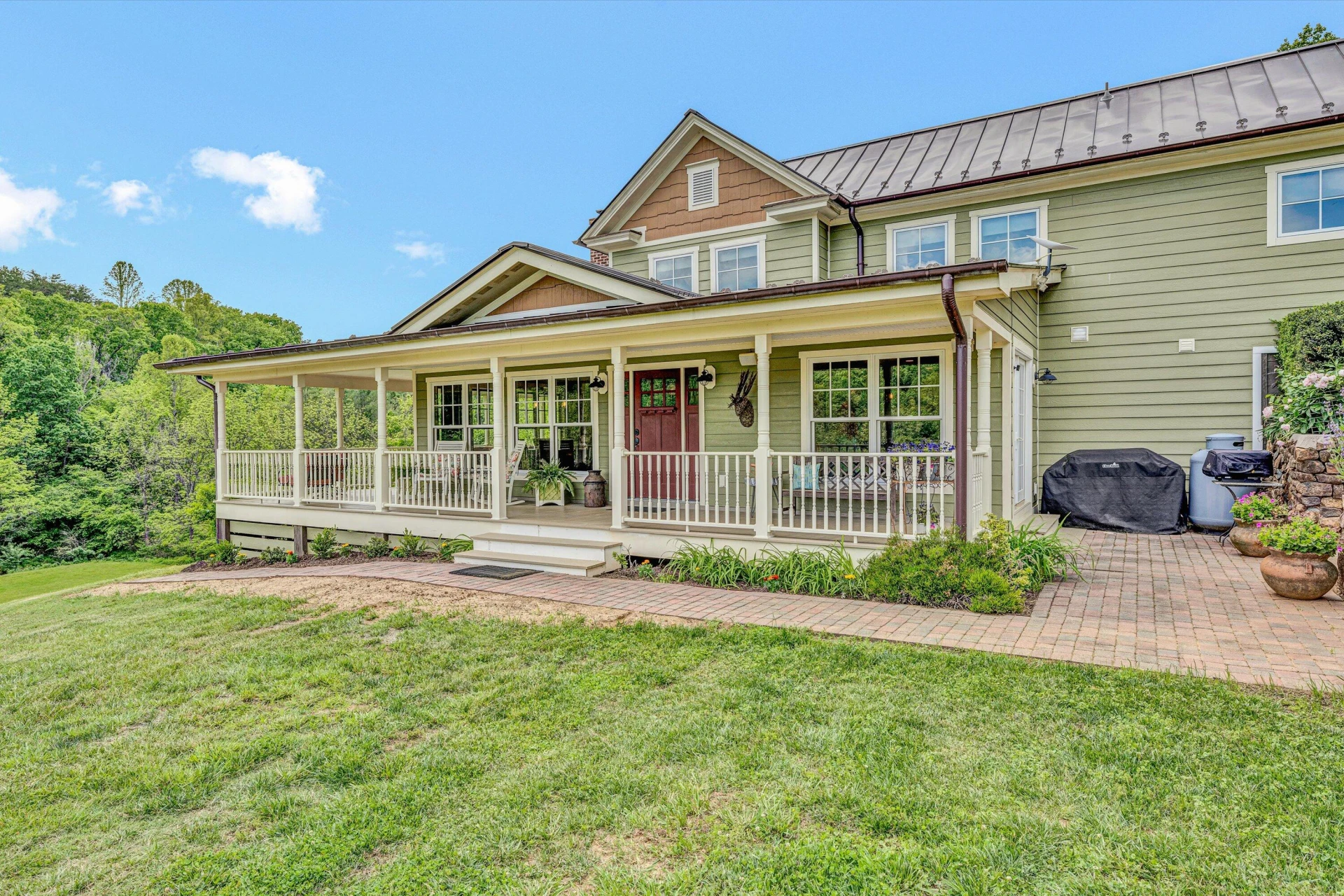 1045 Wooded Acres DR - Photo 10