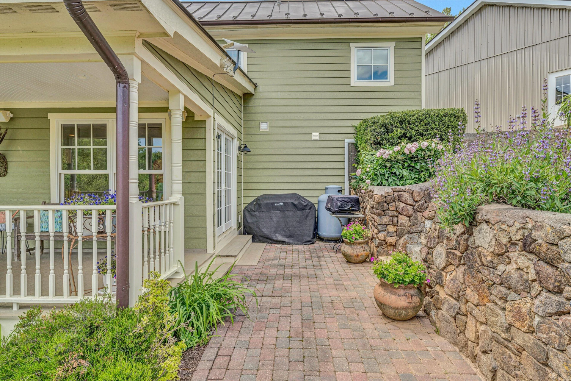 1045 Wooded Acres DR - Photo 11