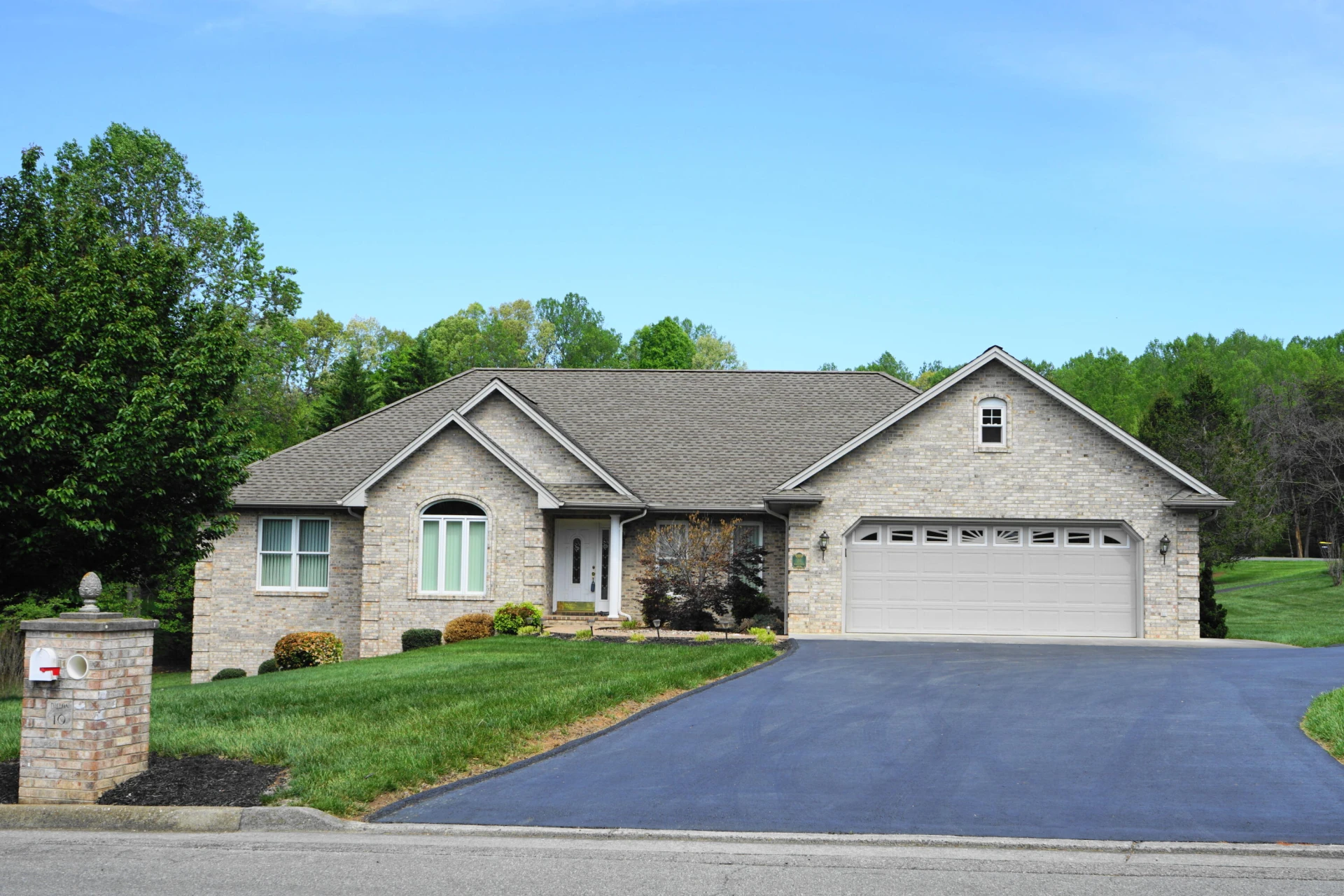 10 Holly Knoll DR