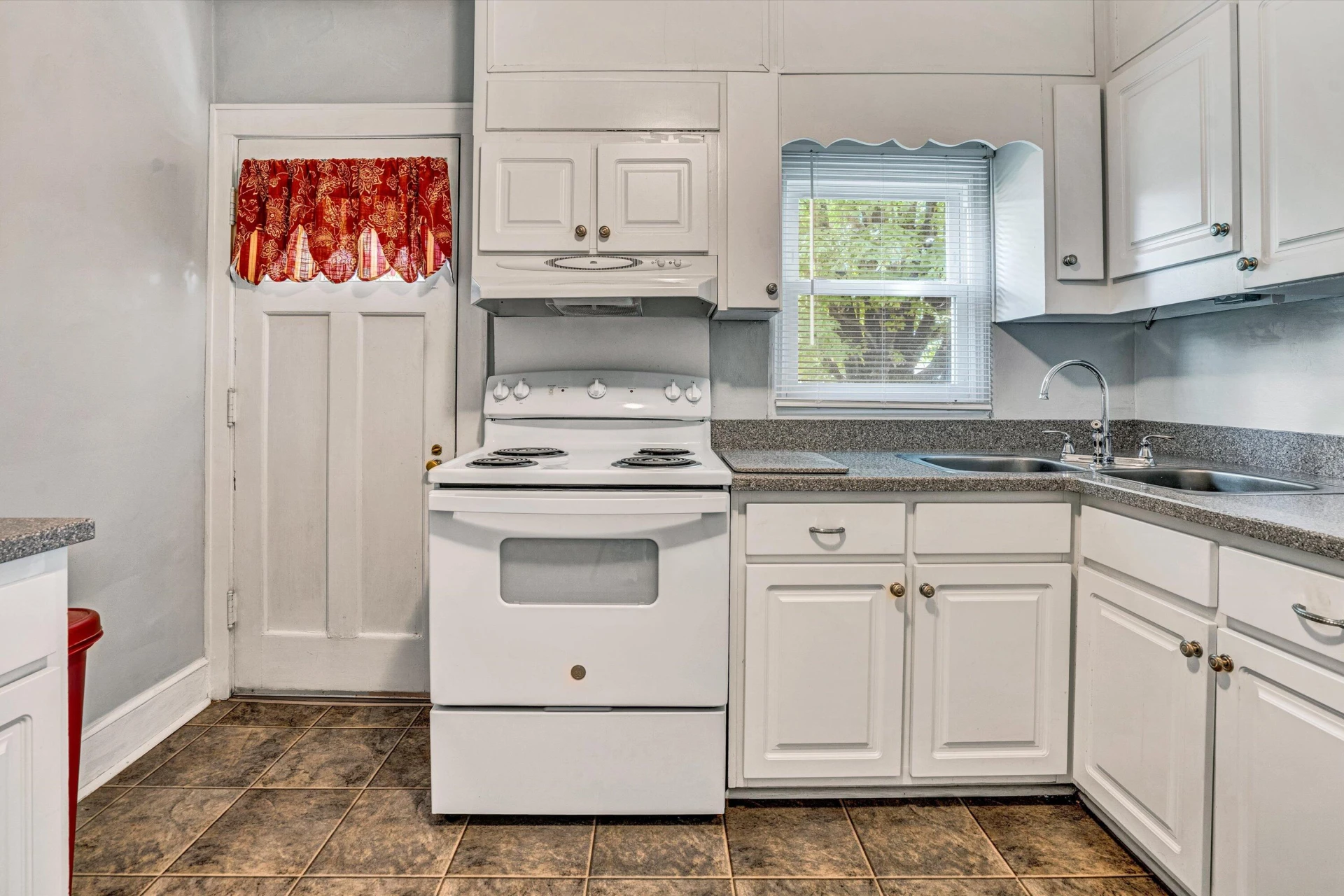 2920 Bradley ST - Photo 9