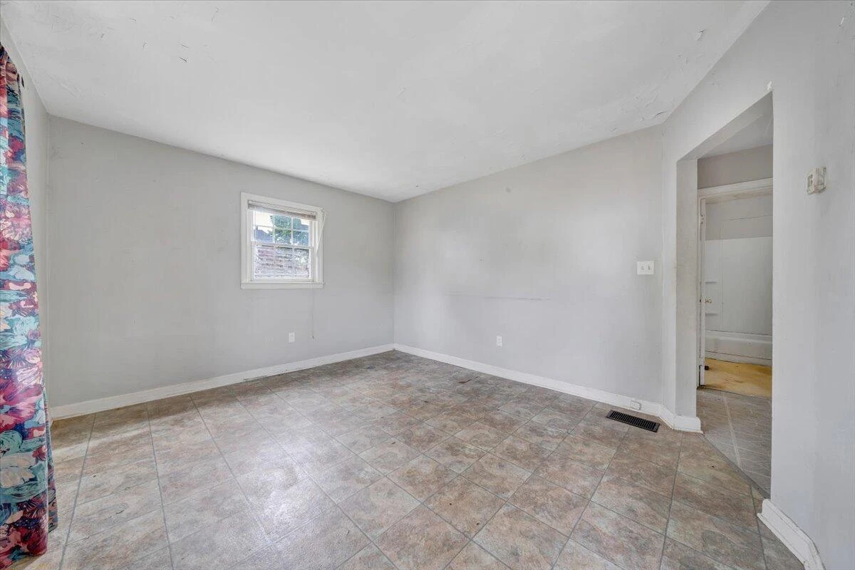 1919 Clinton AVE - Photo 2