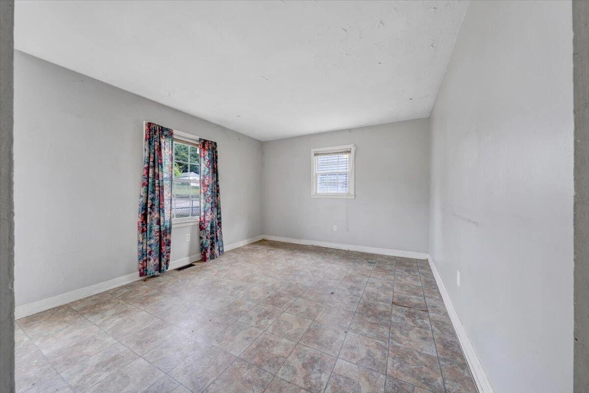 1919 Clinton AVE - Photo 3
