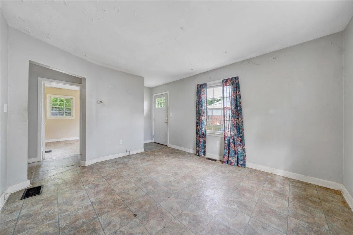 1919 Clinton AVE - Photo 4