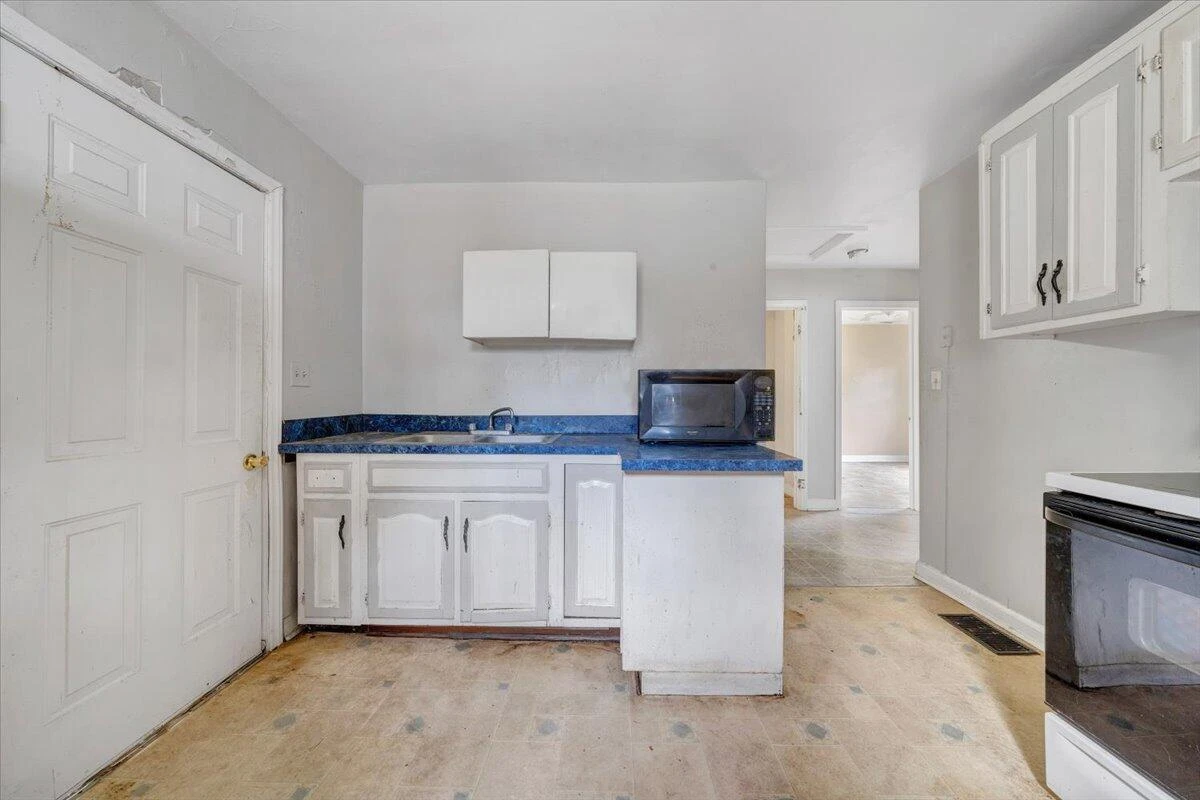 1919 Clinton AVE - Photo 6