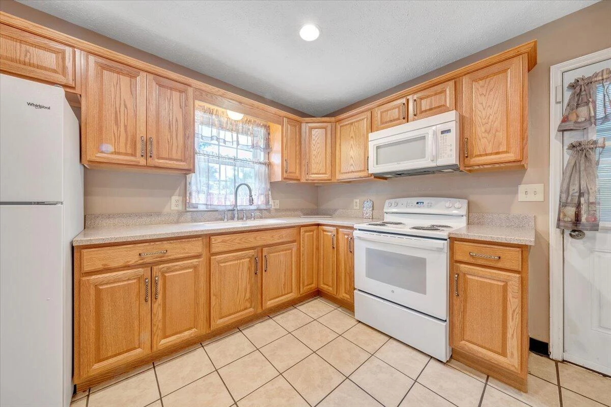 1921 Clinton AVE - Photo 11