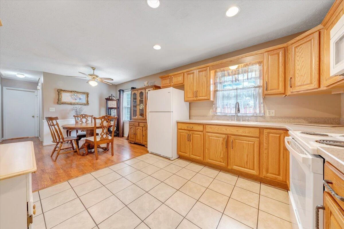 1921 Clinton AVE - Photo 13