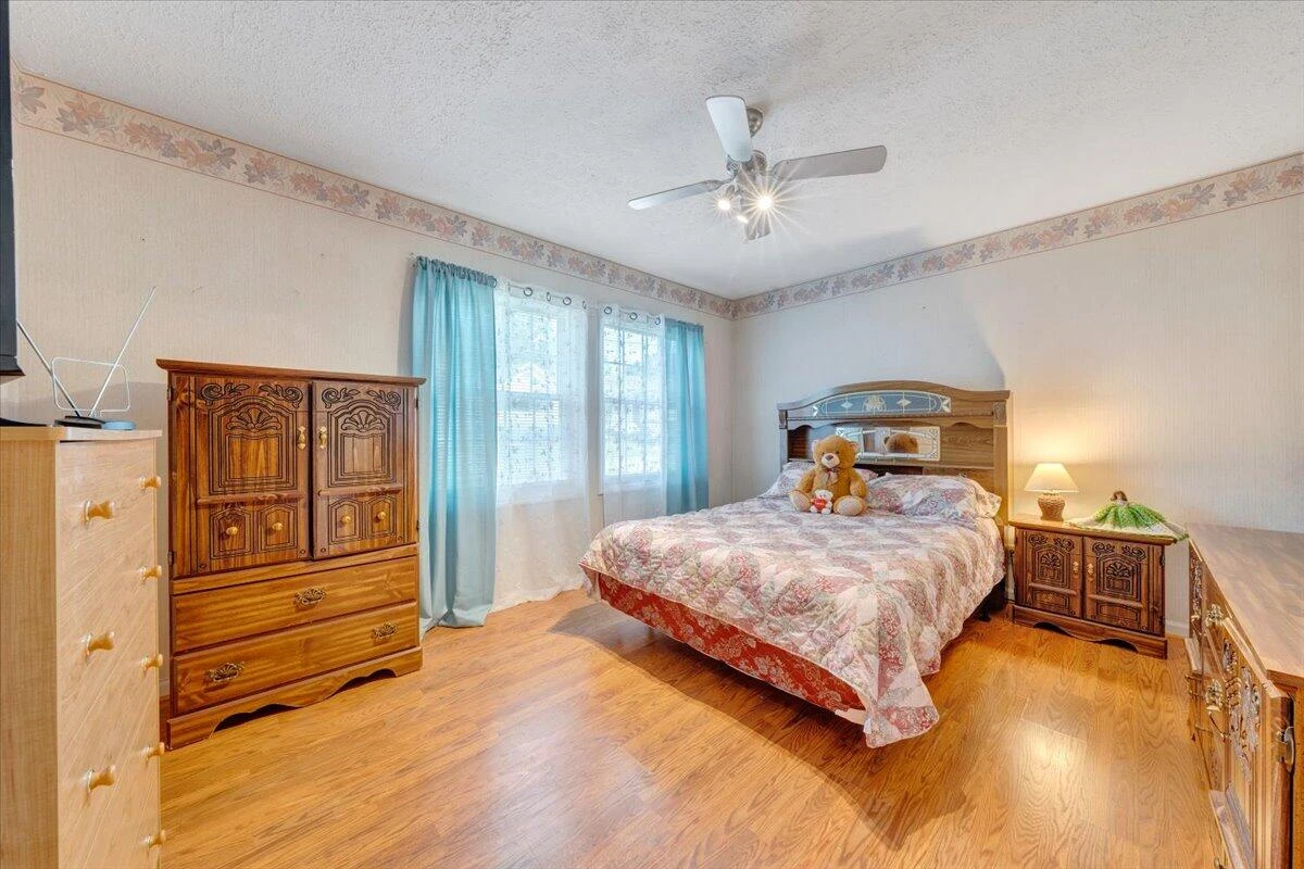 1921 Clinton AVE - Photo 15