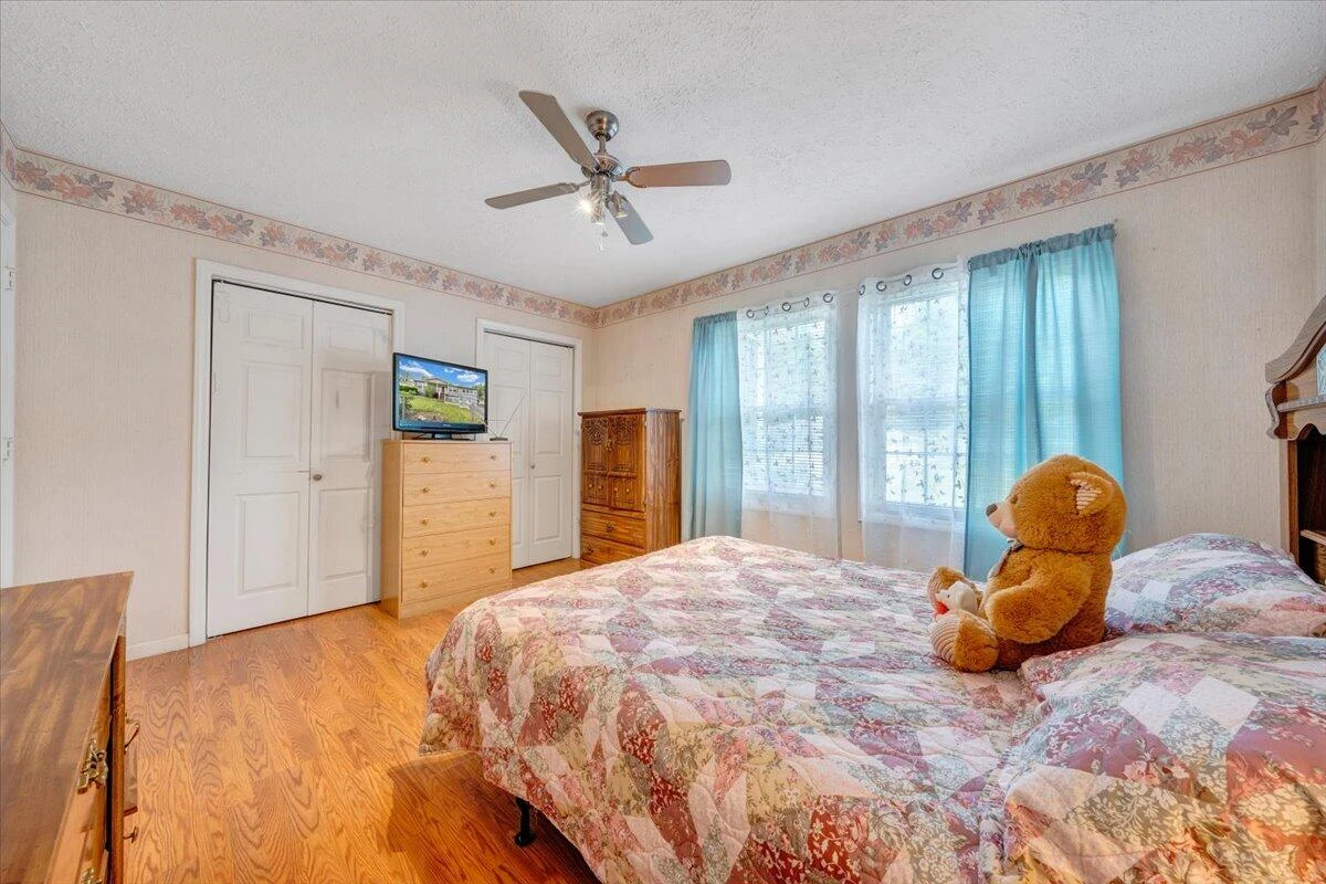 1921 Clinton AVE - Photo 16