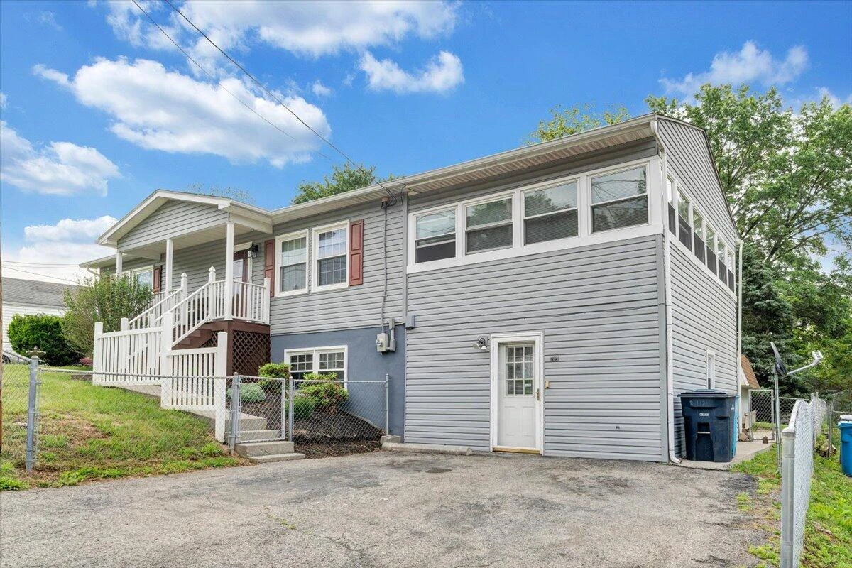 1921 Clinton AVE - Photo 2