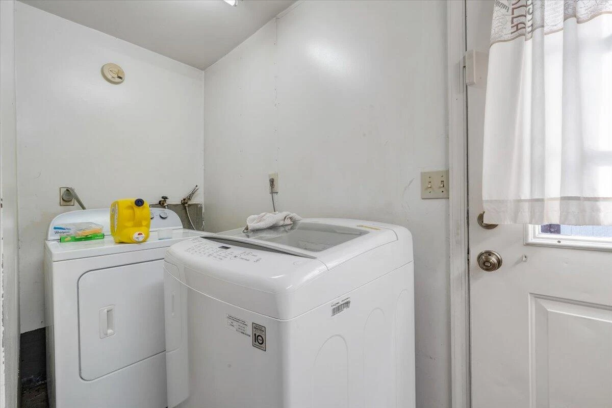 1921 Clinton AVE - Photo 29