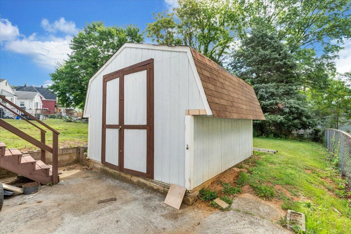 1921 Clinton AVE - Photo 31