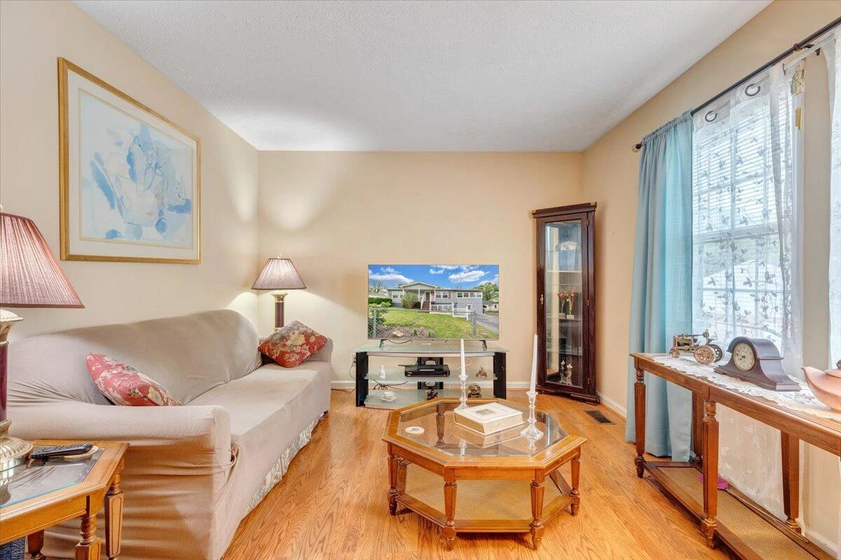 1921 Clinton AVE - Photo 4
