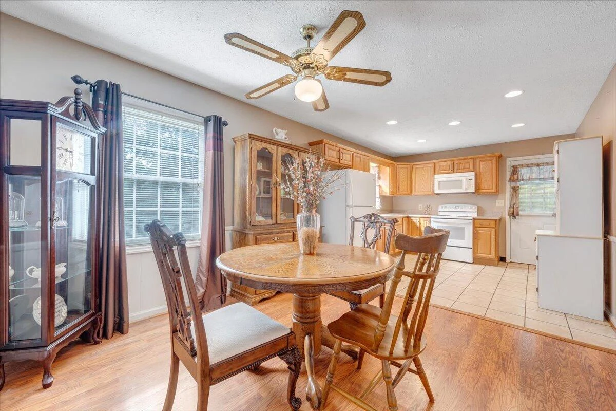 1921 Clinton AVE - Photo 8
